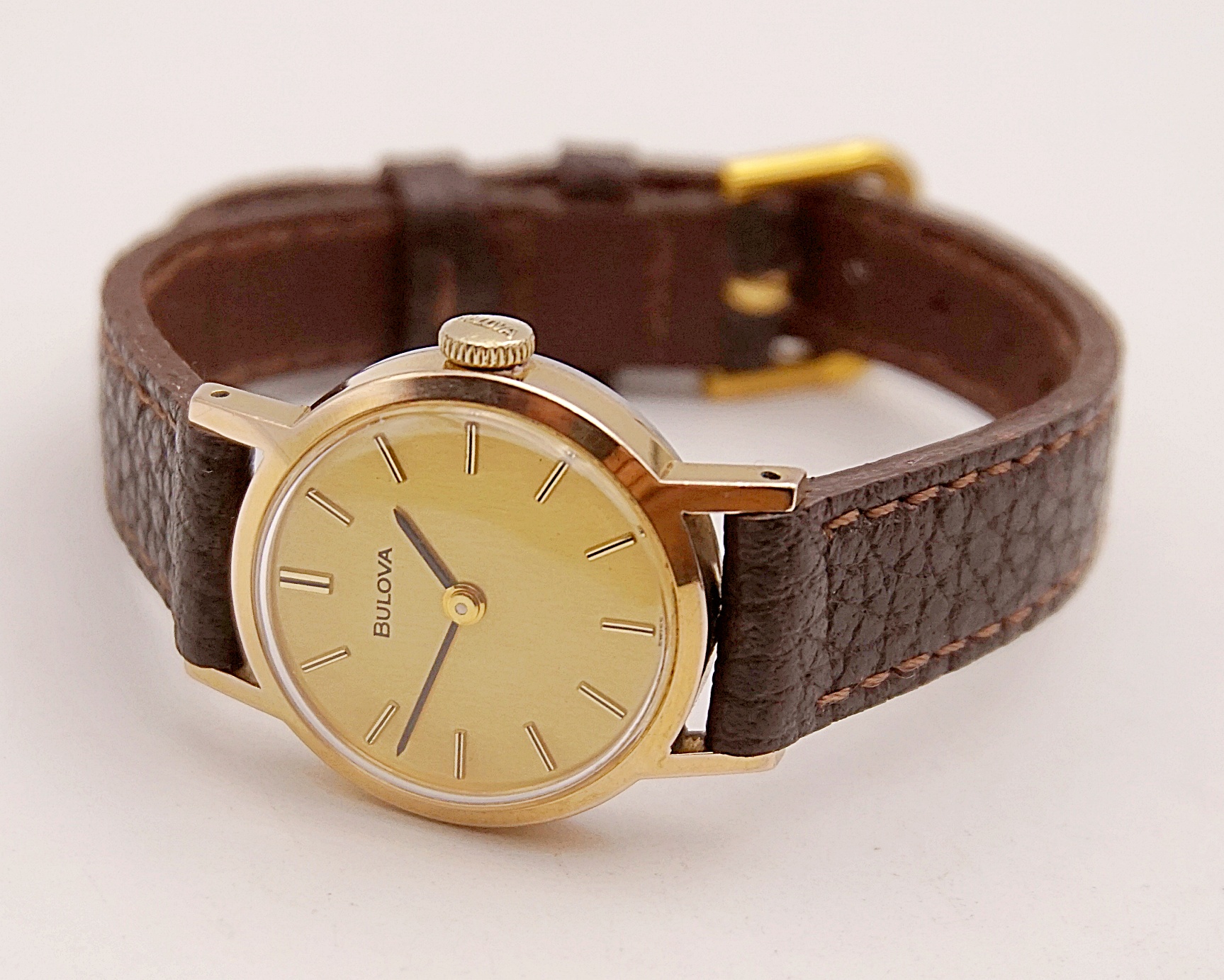 นาฬิกาเก่า BULOVA ไขลาน (นาฬิกาผู้หญิง)