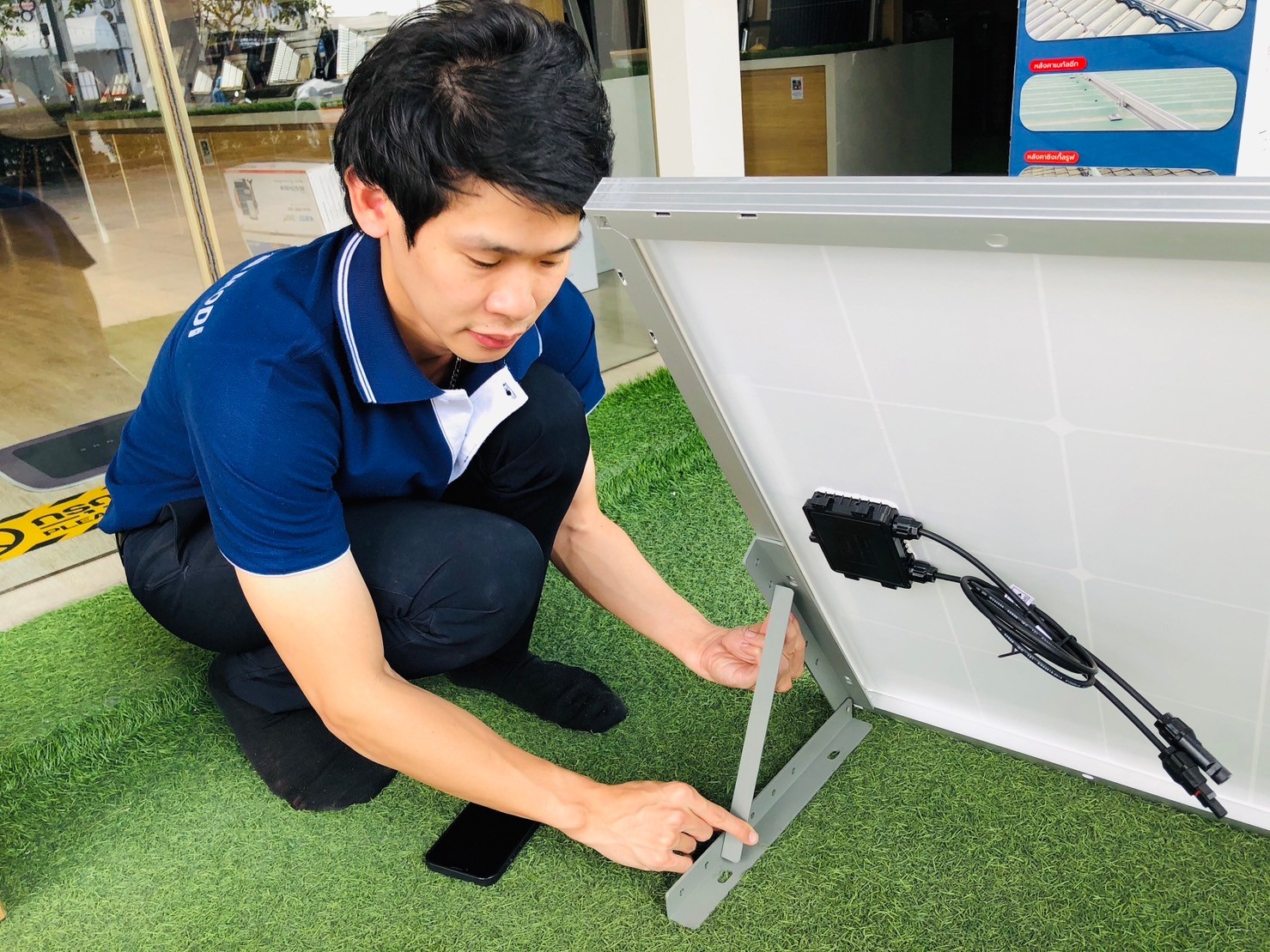 ไฟสปอตไลท์โซล่าเซลล์ 6500 Lumens. ไซต์ใหญ่ (เเสง : เหลืองวอมไวท์)