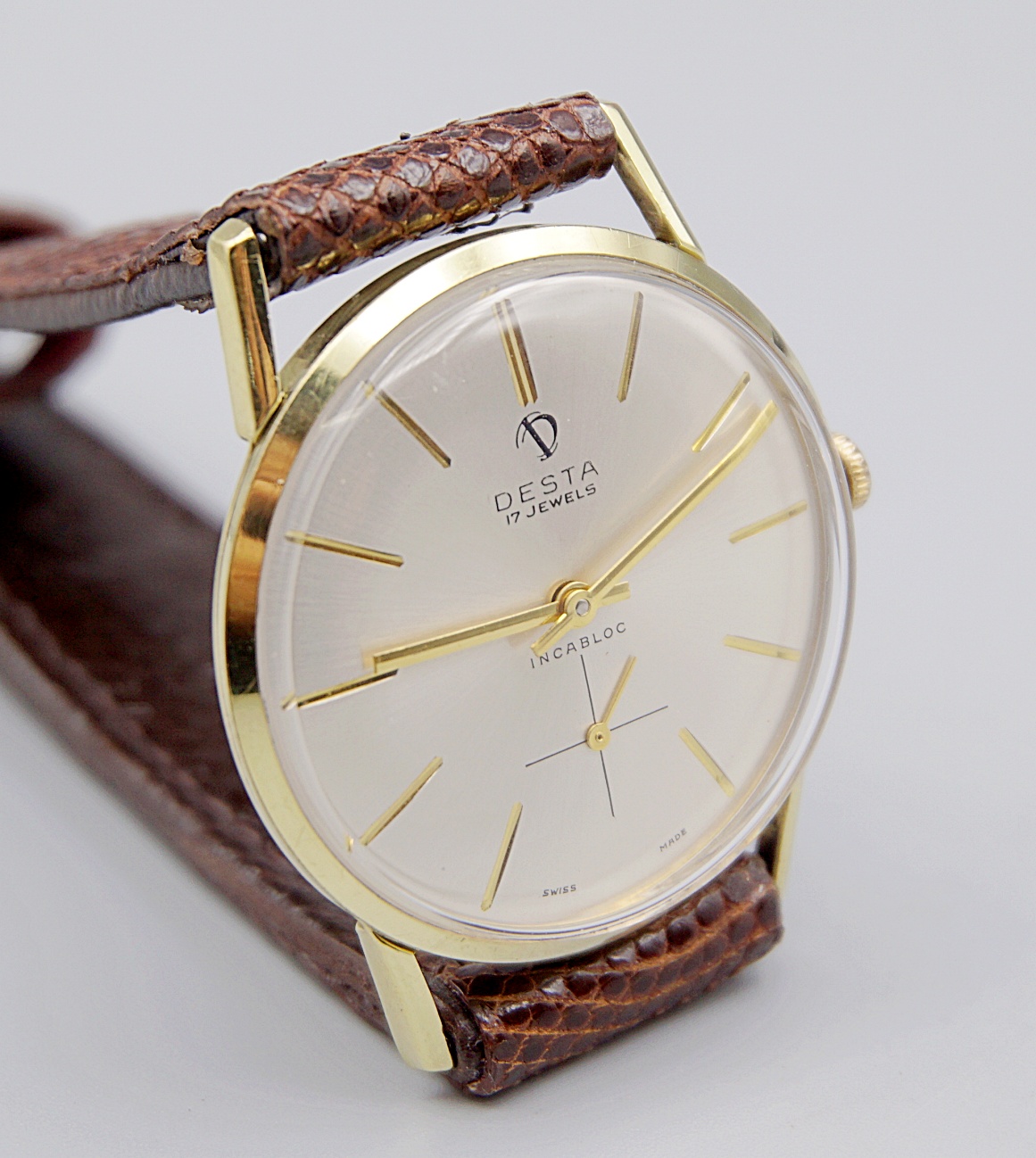 นาฬิกาเก่า DESTA ไขลานสองเข็มครึ่ง