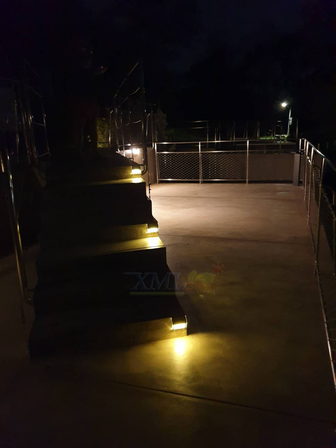 ไฟโซล่าเซลล์ติดบันได 3 LED V.2 (แสง : เหลืองวอมไวท์)