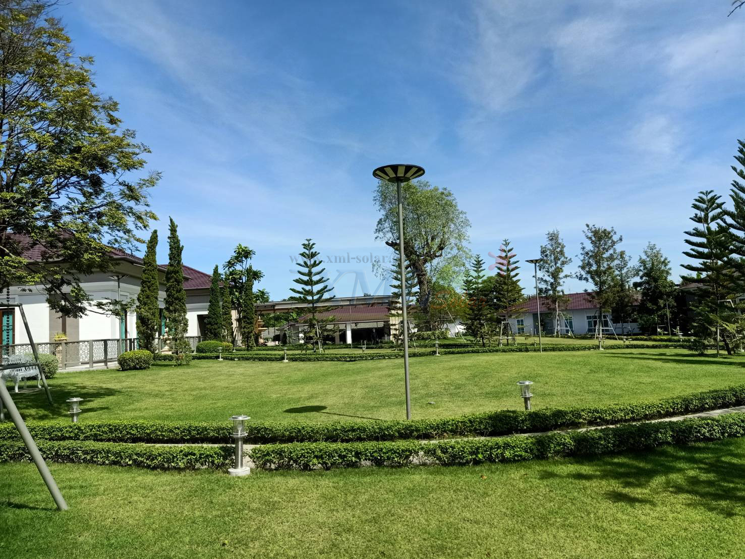 โคมไฟโซล่าเซลล์ UFO ทรงกลม (ขนาดใหญ่สุด 75 ซม.) (เปิดได้ 3 แสง) รุ่น MD-SLT38-500W