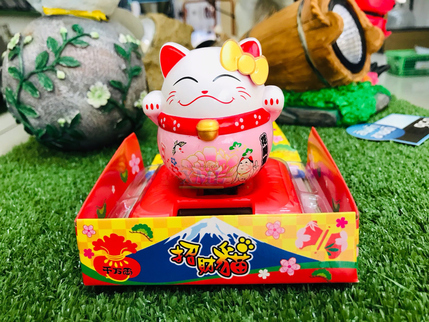 แมวญี่ปุ่น เรียกโชคลาภ ดุ๊กดิ๊กโซล่าเซลล์ (ลายซากุระ)