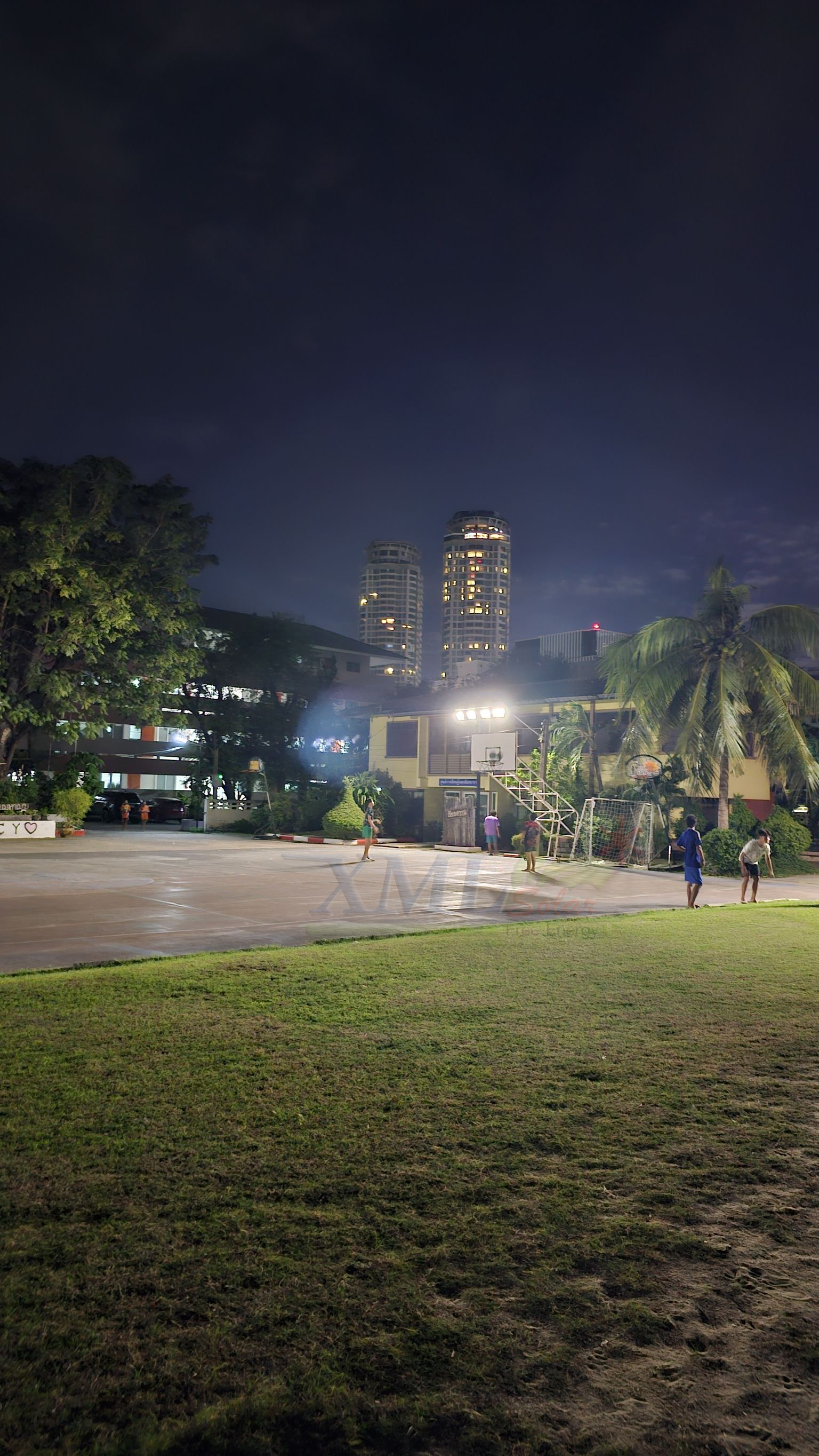 ไฟสปอตไลท์โซล่าเซลล์ 500 Watt กล่องสีน้ำตาล (เปิดได้ 3 แสง)