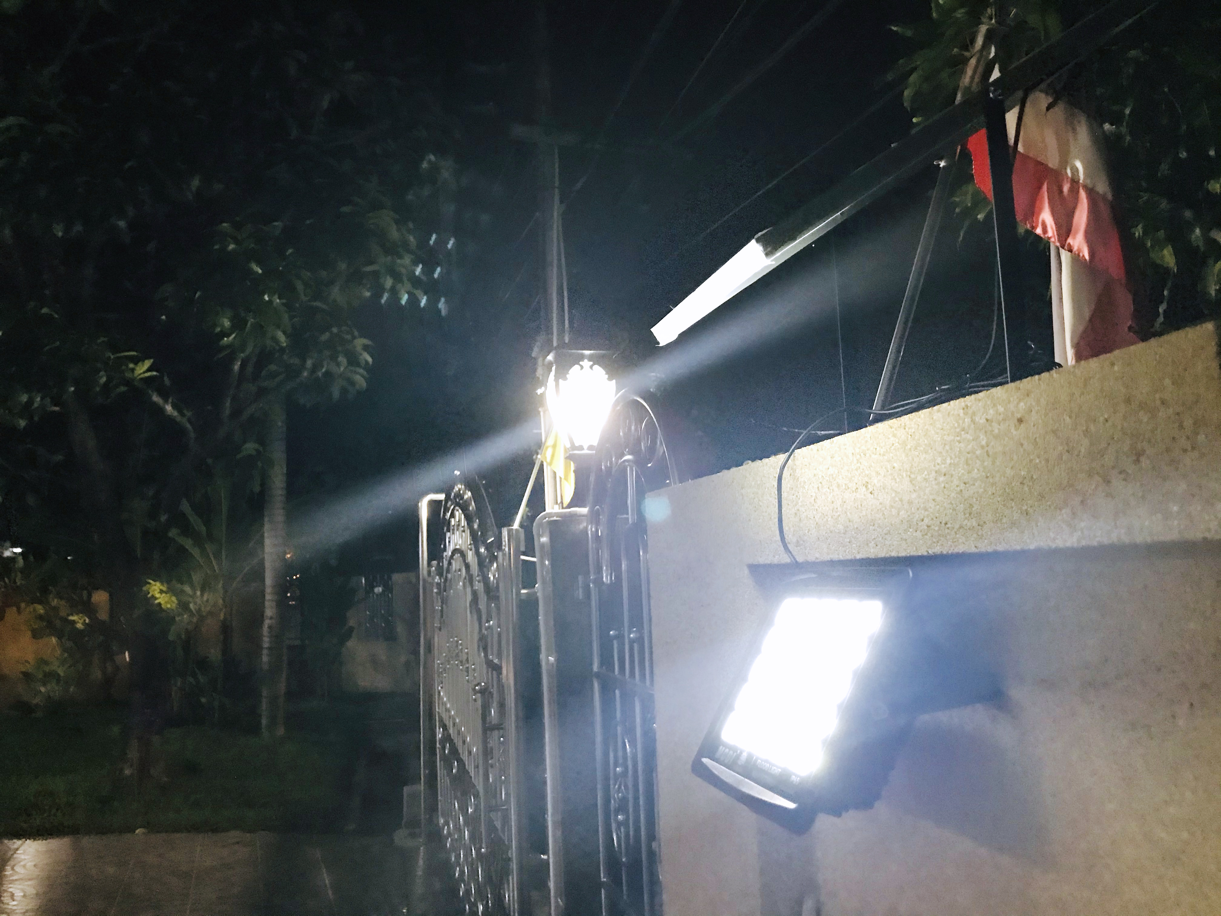 ไฟสปอตไลท์โซล่าเซลล์ 400 W. รุ่น Modi x XML ไซต์ใหญ่ (เเสง : ขาว)