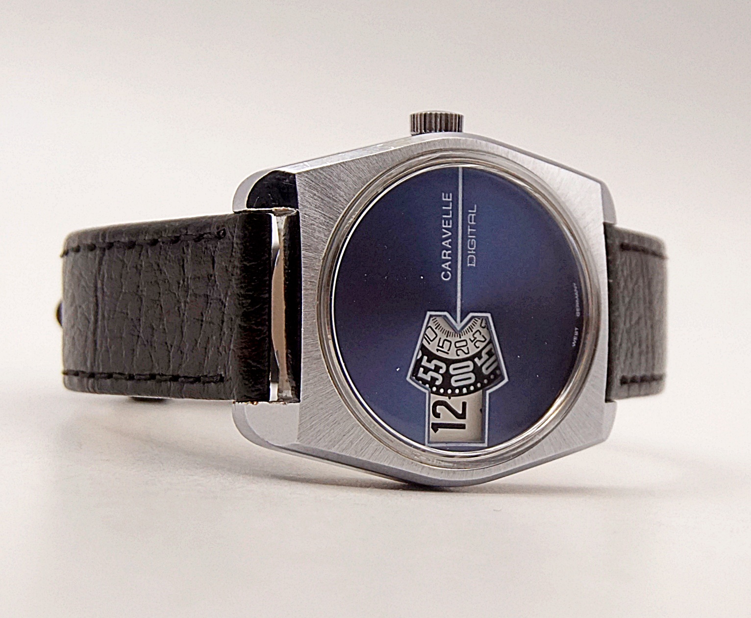 นาฬิกาเก่า CARAVELLE ไขลาน (Jump Hour)