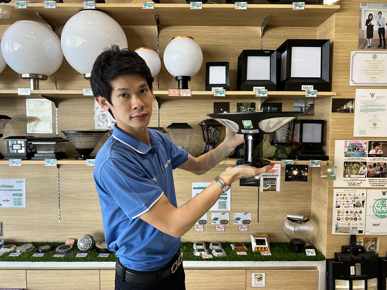 โคมไฟถนนโซล่าเซลล์ UFO ทรงกลม รุ่น MODI x XML 150W + Motion Sensor (แสง : ขาว)