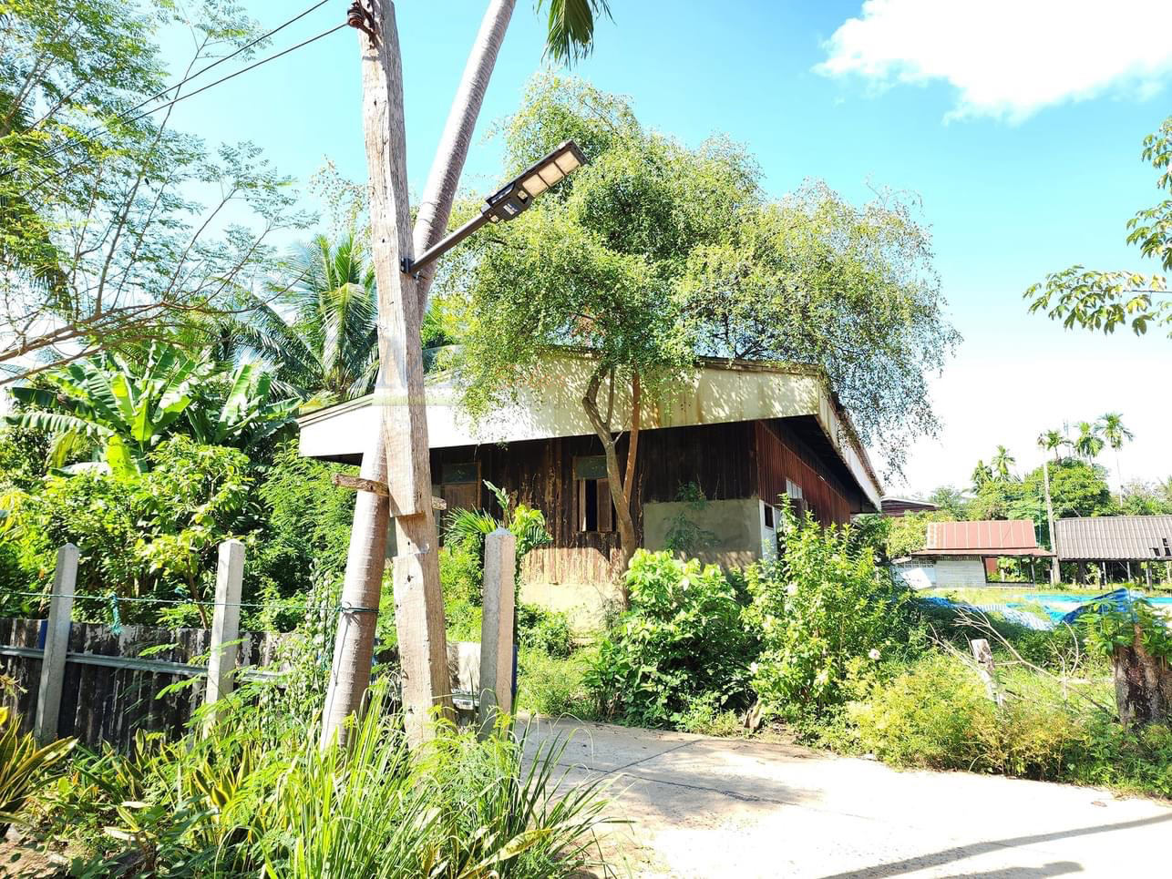 โคมไฟถนนโซล่าเซลล์ รุ่น MD-SLT27 (แสง : ขาว)(ระบบสว่างค้าง) (120w / 240w)