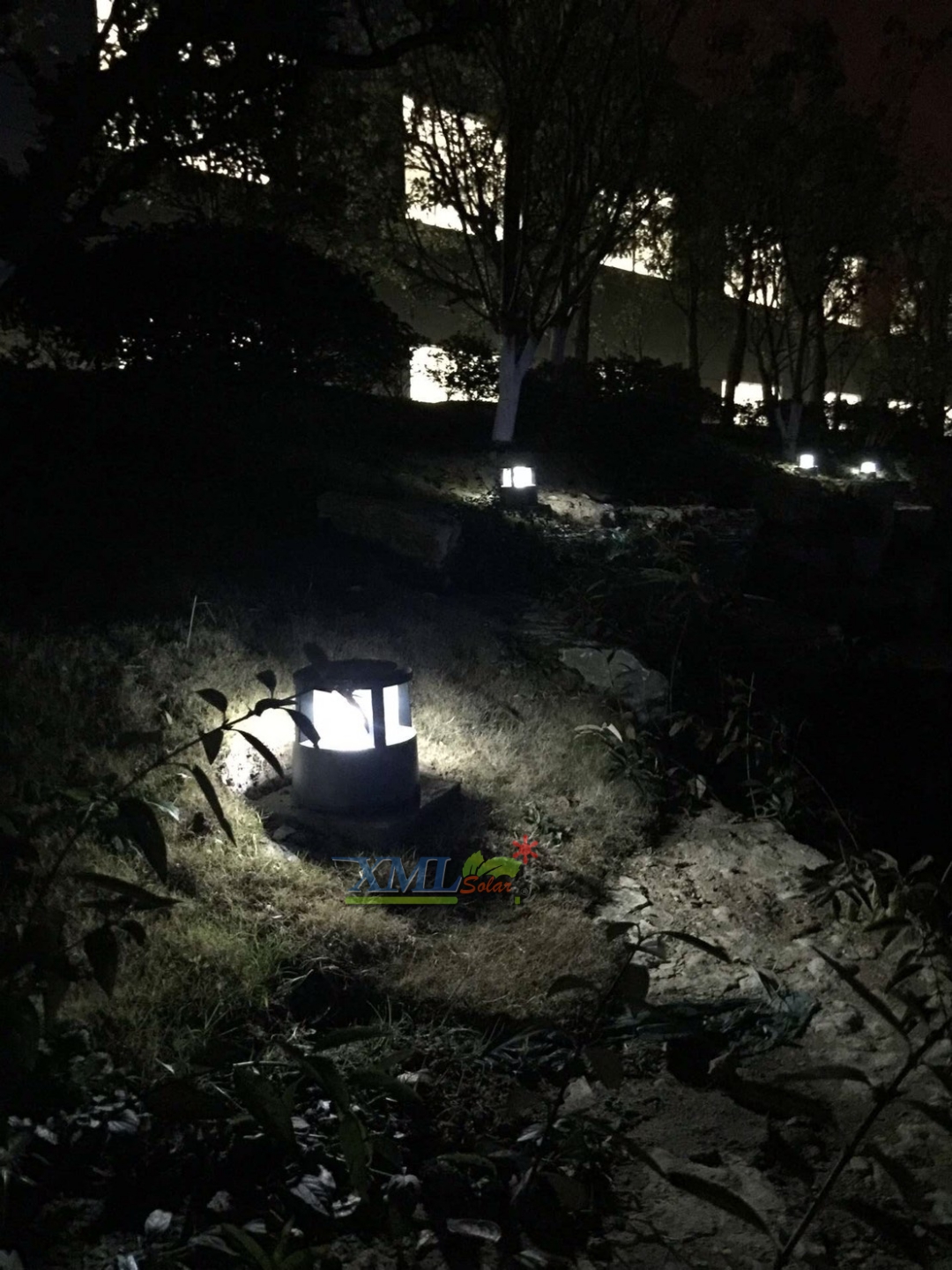 โคมไฟสนามโซล่าเซลล์ ทรง Modern (24 cm.)