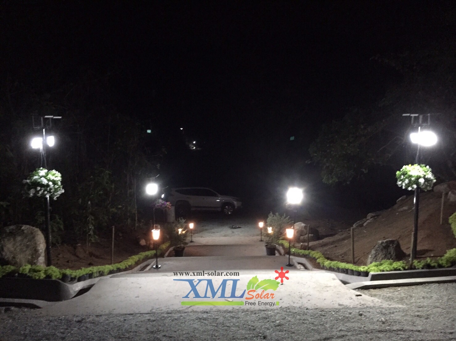 ไฟตั้งพื้นสนามโซล่าเซลล์ ทรงถ้วย (เเสง : เหลืองวอมไวท์)(1 แถม 1)