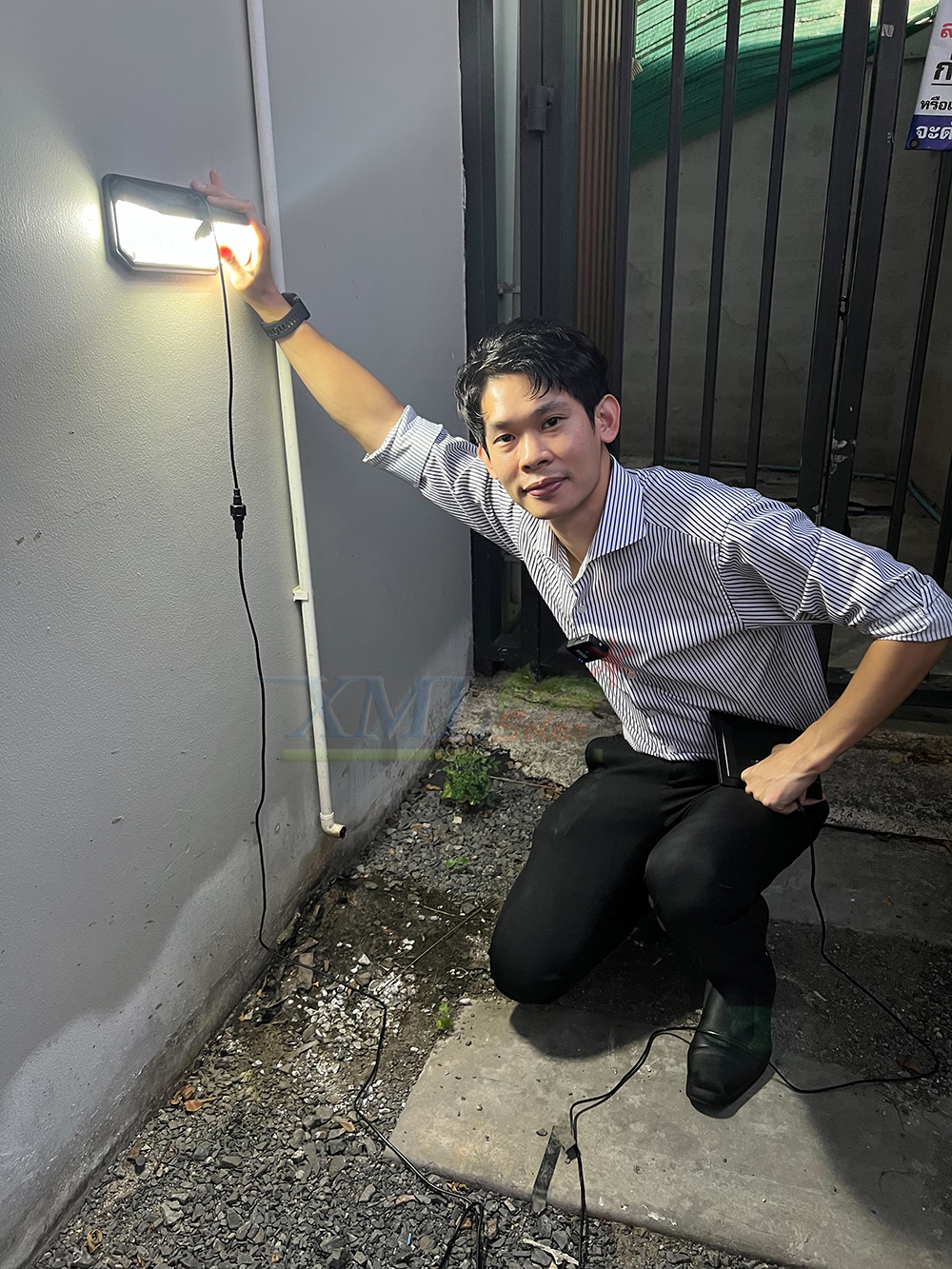 โคมไฟผนังโซล่าเซลล์ 380LED / 410LED รุ่น MD-SOLAR-H1014 (แสง : ขาว)