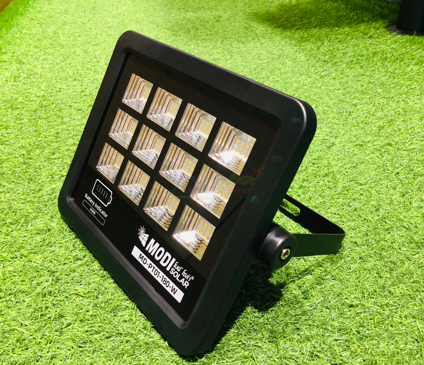 ไฟสปอตไลท์โซล่าเซลล์ 180 W รุ่น MD-PT01 (เเสง : ขาว)