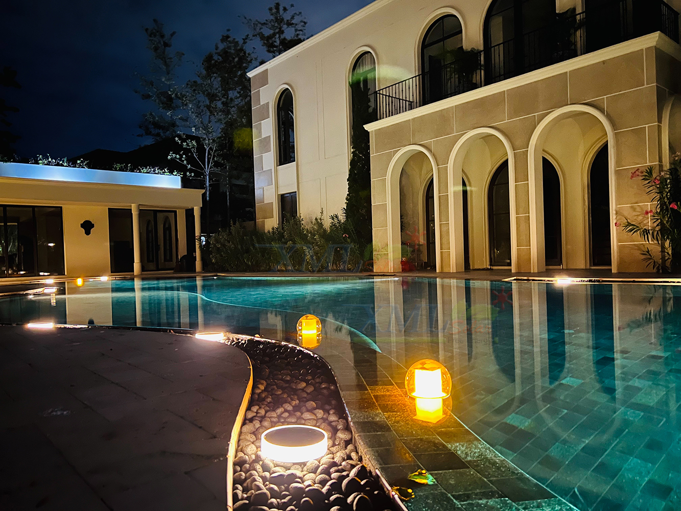 โคมไฟฝังพื้นโซล่าเซลล์ ทรงกลม รุ่น DPD-0544 (แสงขาว + เหลืองวอมไวท์)