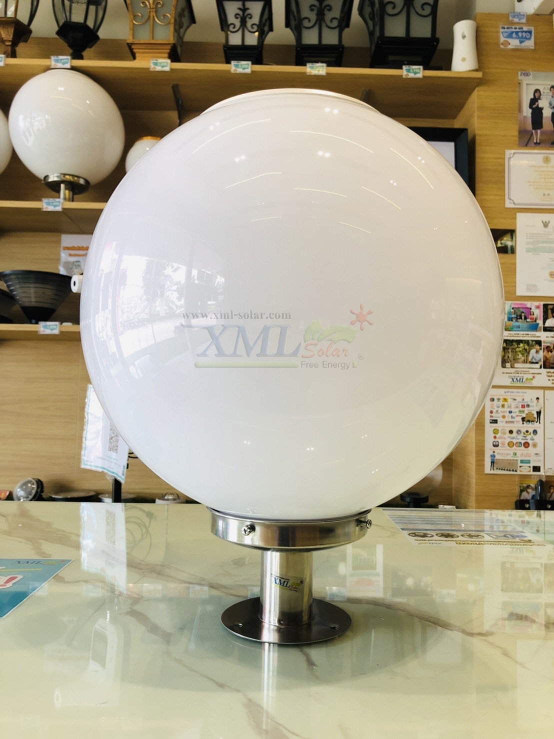 โคมไฟหัวเสาโซล่าเซลล์ ทรงกลมฐานสเเตนเลส (40 ซม.) + Remote (เปิดได้ 3 แสง)+AC