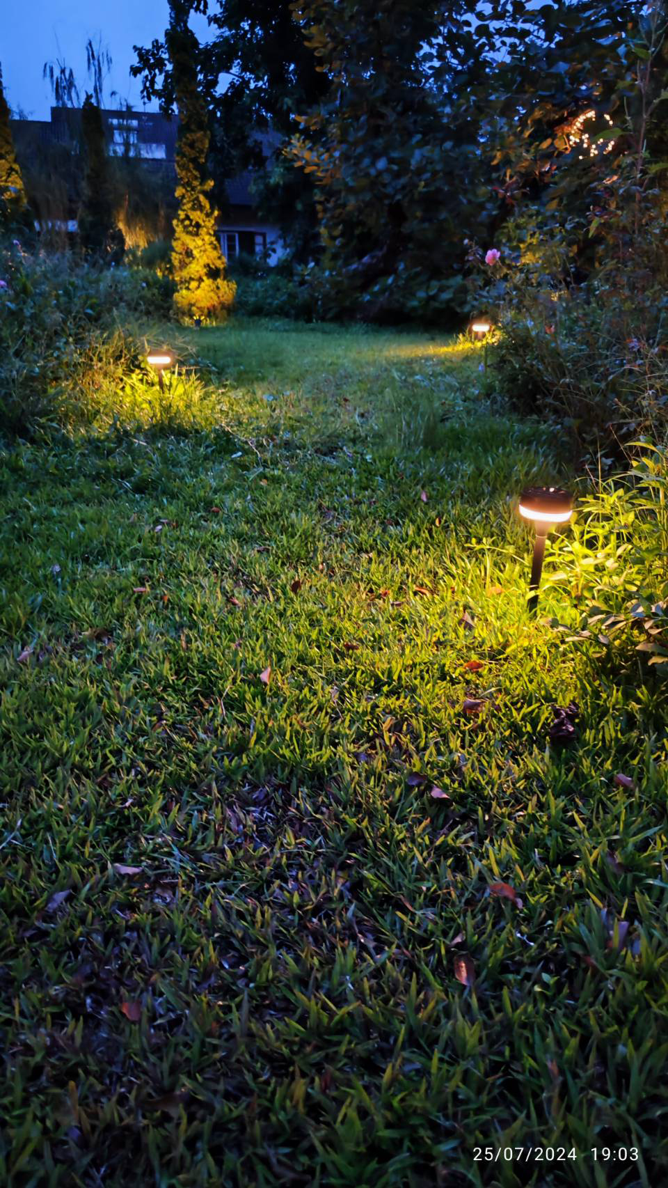 โคมไฟปักสนามโซล่าเซลล์ รุ่น MD-SSL06