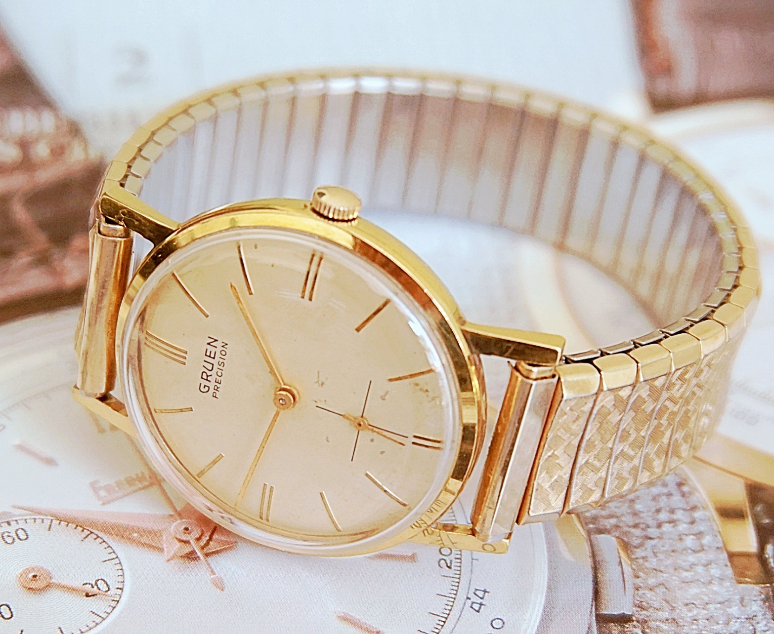 นาฬิกาเก่า GRUEN ไขลานสองเข็มครึ่ง