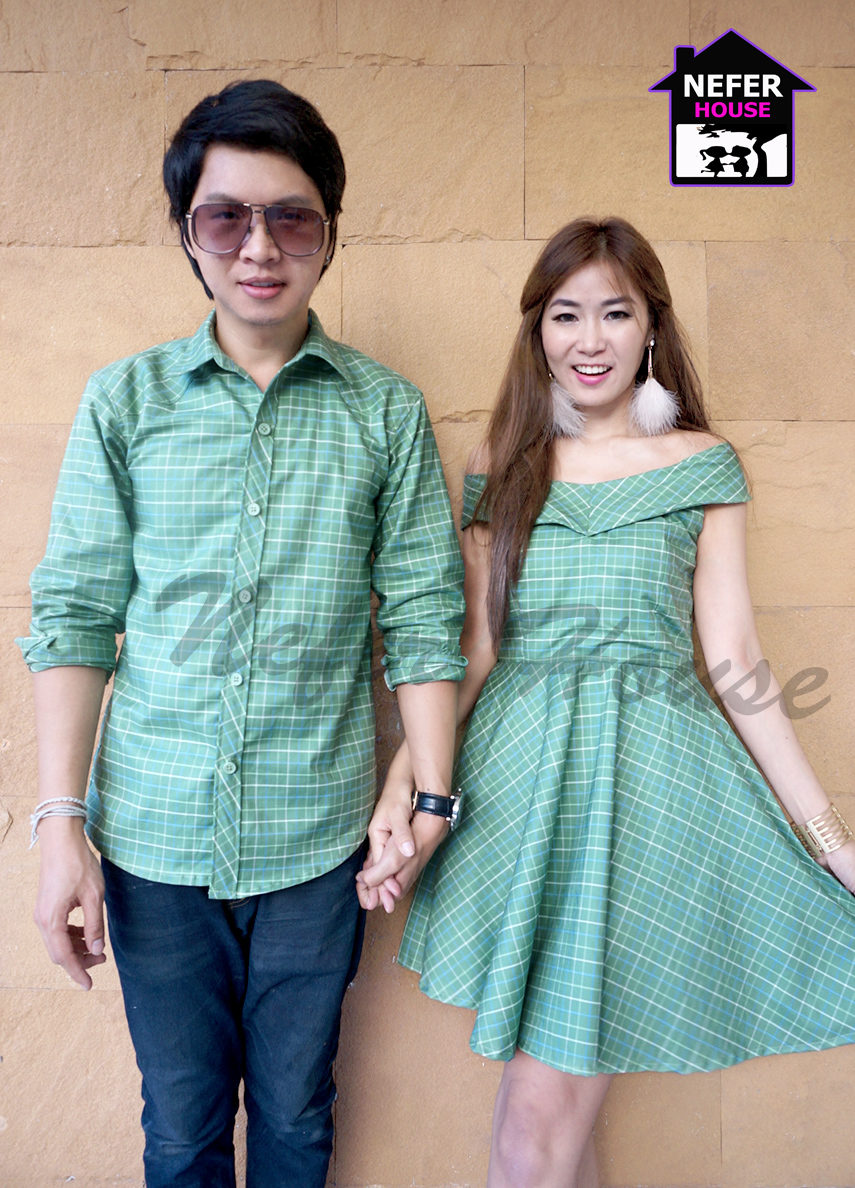 ชุดคู่รักออกงาน โทนสีเขียวดูสดใสเดรสปาดไหล่ มาพร้อมกับเชิ๊ตผู้ชาย