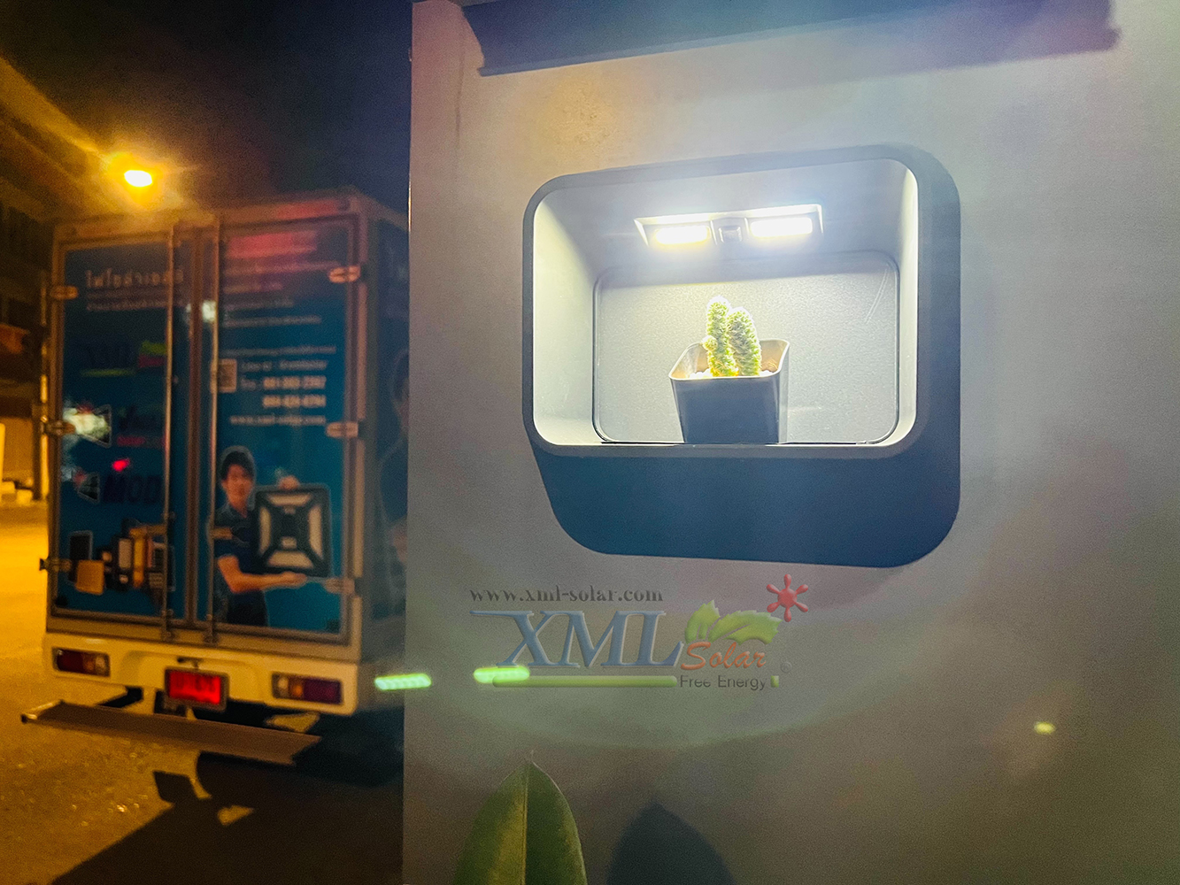 ไฟติดผนังโซล่าเซลล์ ปลูกต้นไม้จิ๋วได้ + Motion (เเสง : ขาว)