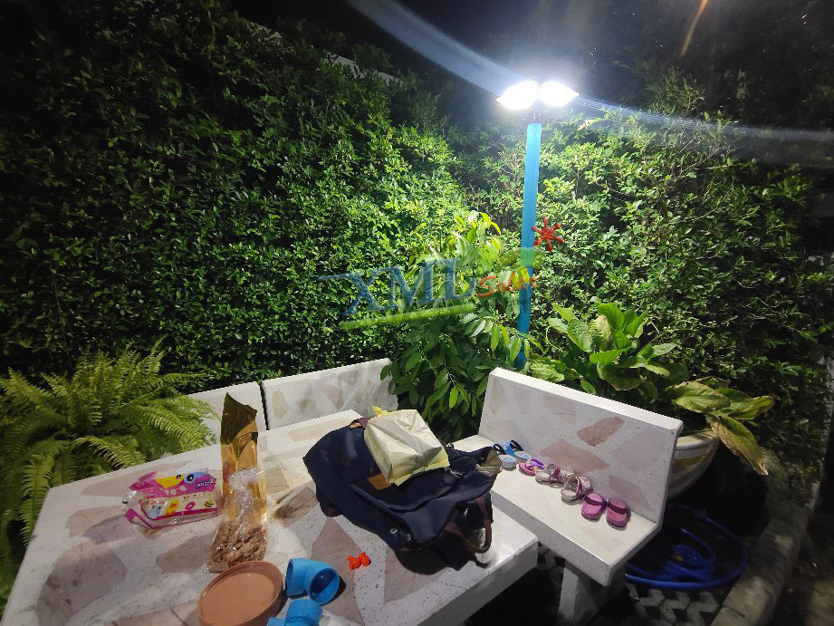 ชุดเสาพร้อมโคม SET B (โคมไฟโซล่าเซลล์ UFO SLT28-300W + เสาเหล็กดำสูง 2.82 เมตร)(แสงขาว)