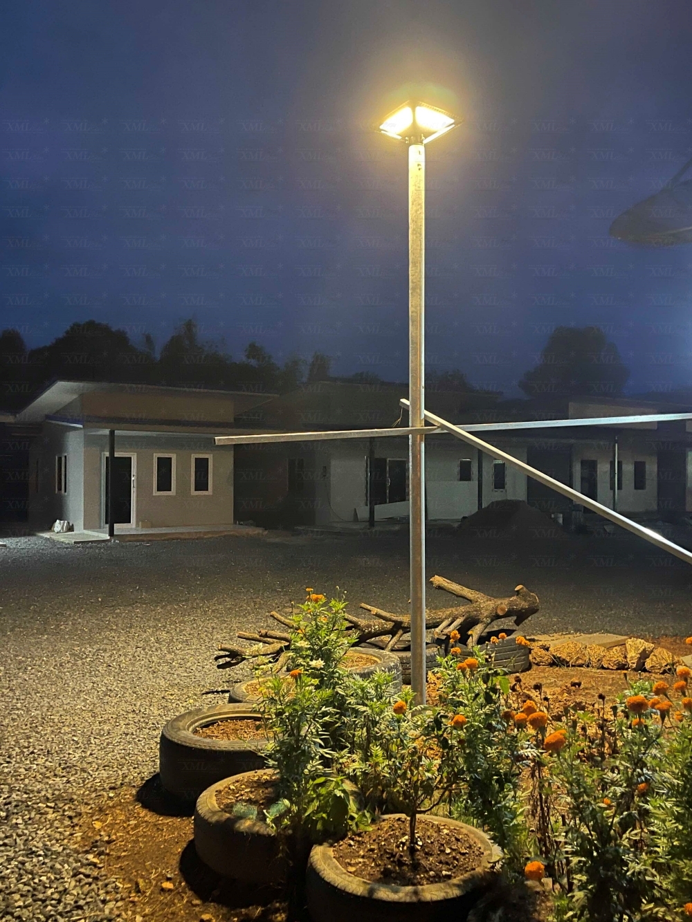 โคมไฟ UFO ทรงสี่เหลี่ยม รุ่น Modi x XML + ระบบ Motion รุ่น 300w (เปิดได้ 3 แสง)