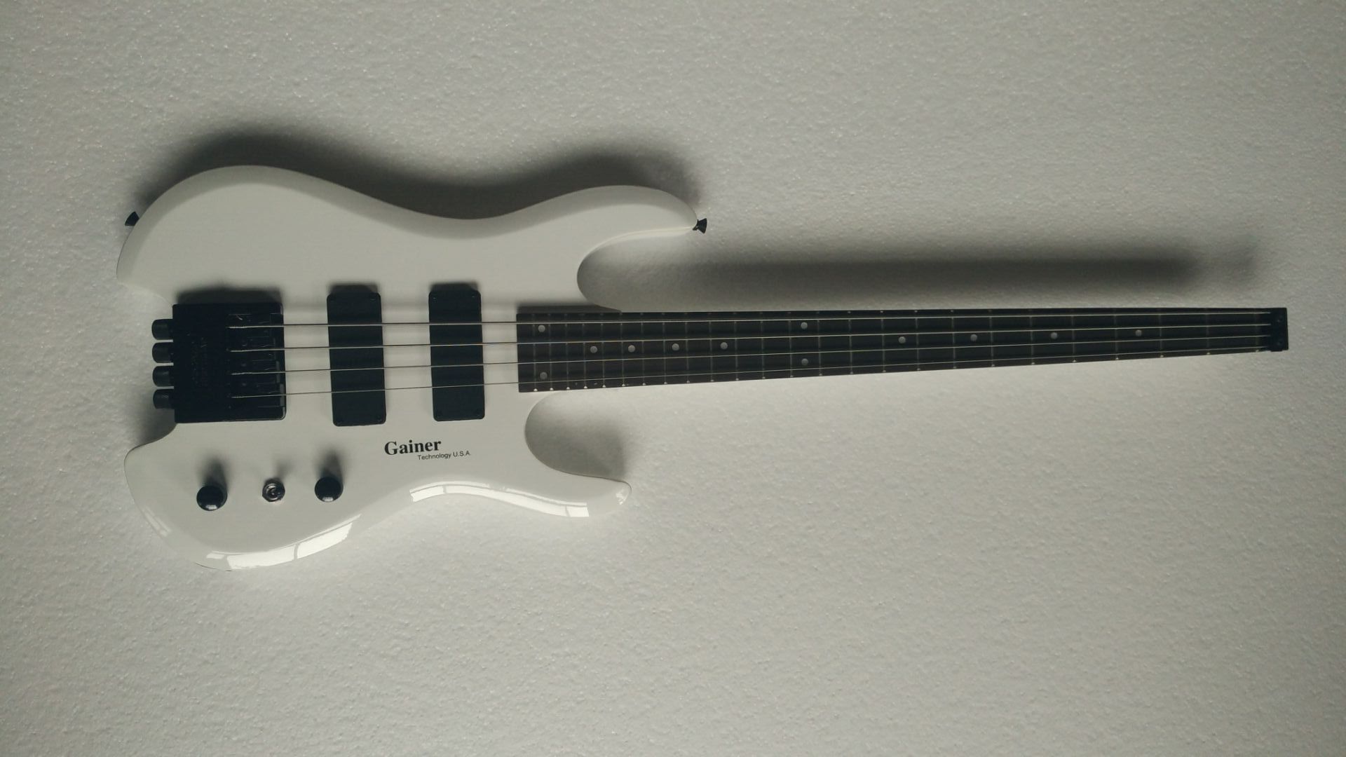 Headless Bass Gianer