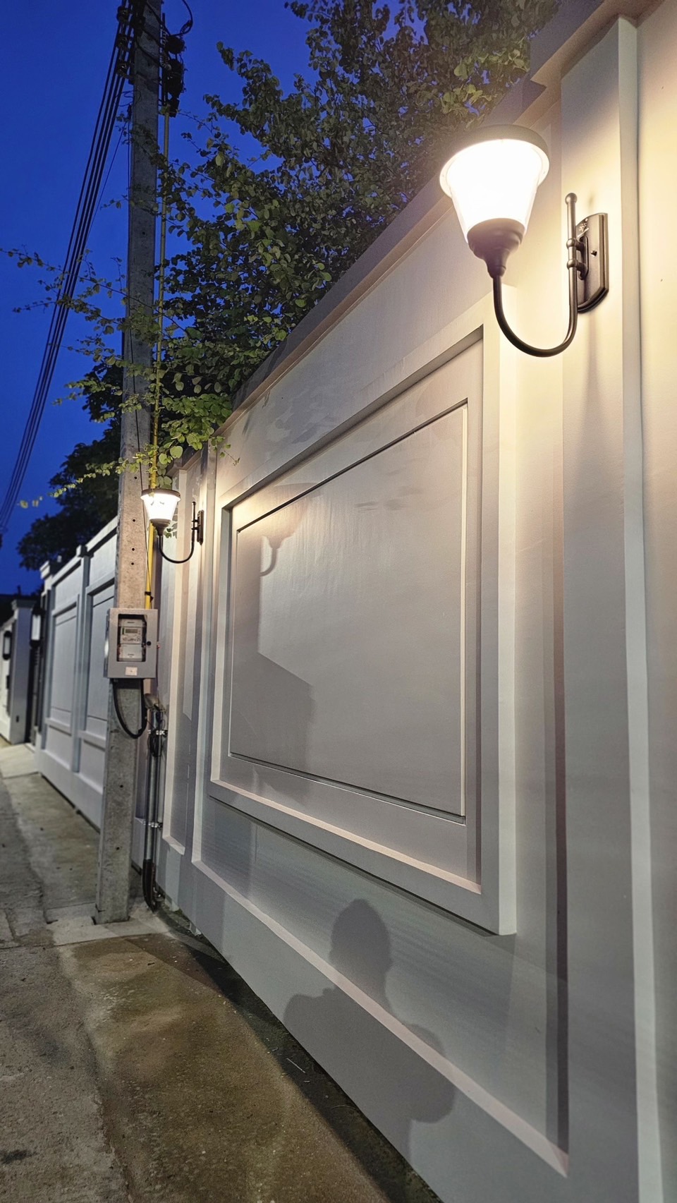 โคมไฟกิ่งโซล่าเซลล์ ทรงกรวย U-Shape สีดำ (เเสง : เหลืองวอมไวท์)