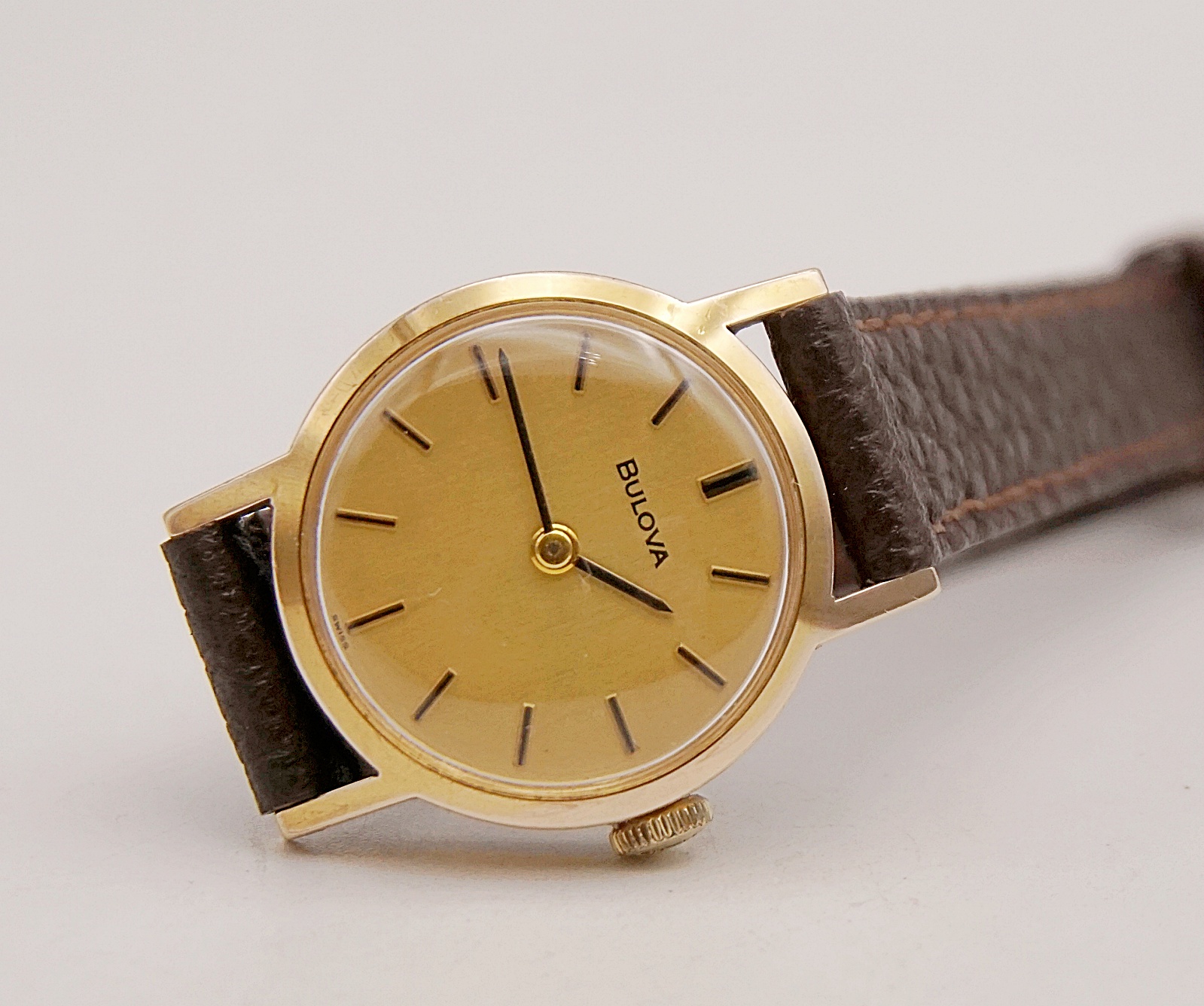 นาฬิกาเก่า BULOVA ไขลาน (นาฬิกาผู้หญิง)