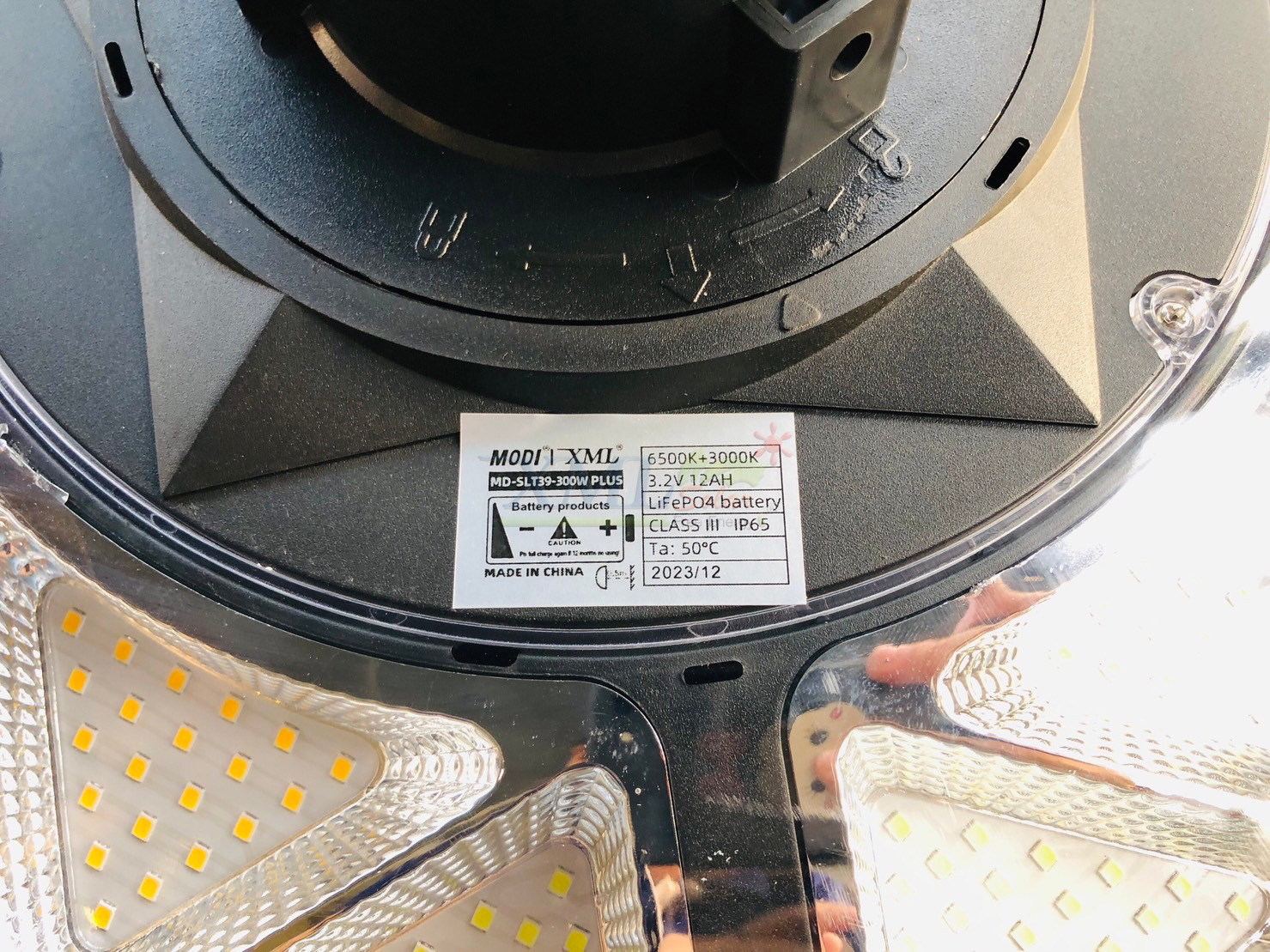 โคมไฟถนนโซล่าเซลล์ UFO ทรงกลม รุ่น MD-SLT-39-300W Plus