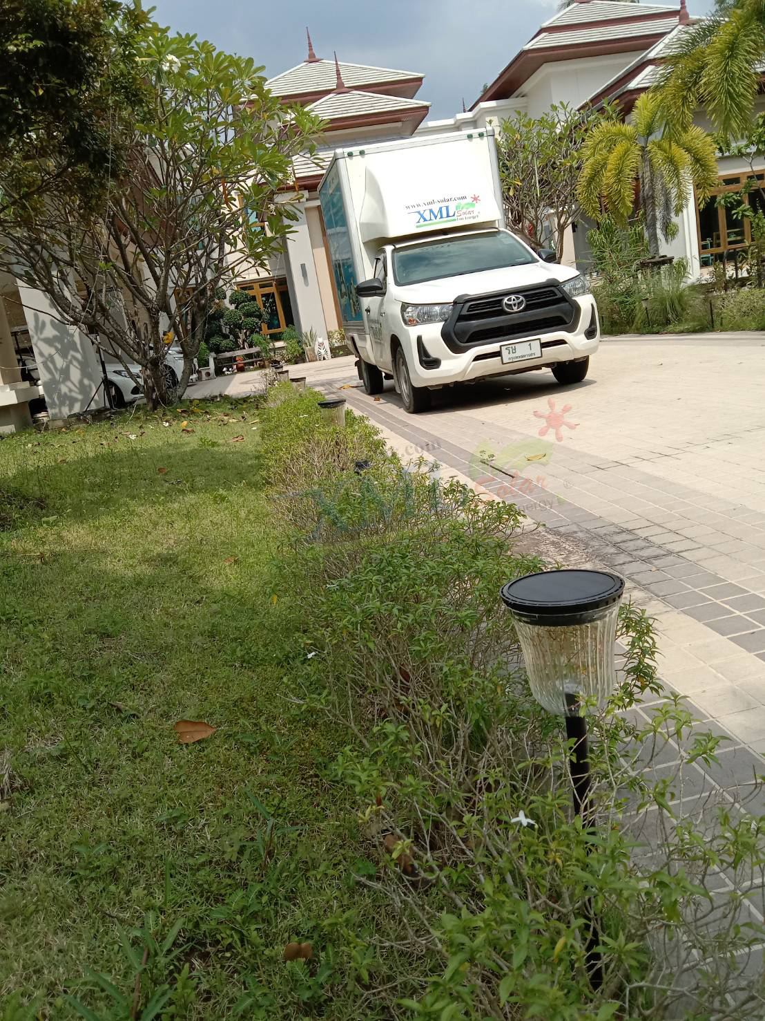 ไฟปักสนามโซล่าเซลล์ รุ่น เม็ดChip 50 LED (เปิดได้ 3 ฟังก์ชั่น) (แสง : เเหลืองวอมไวท์)