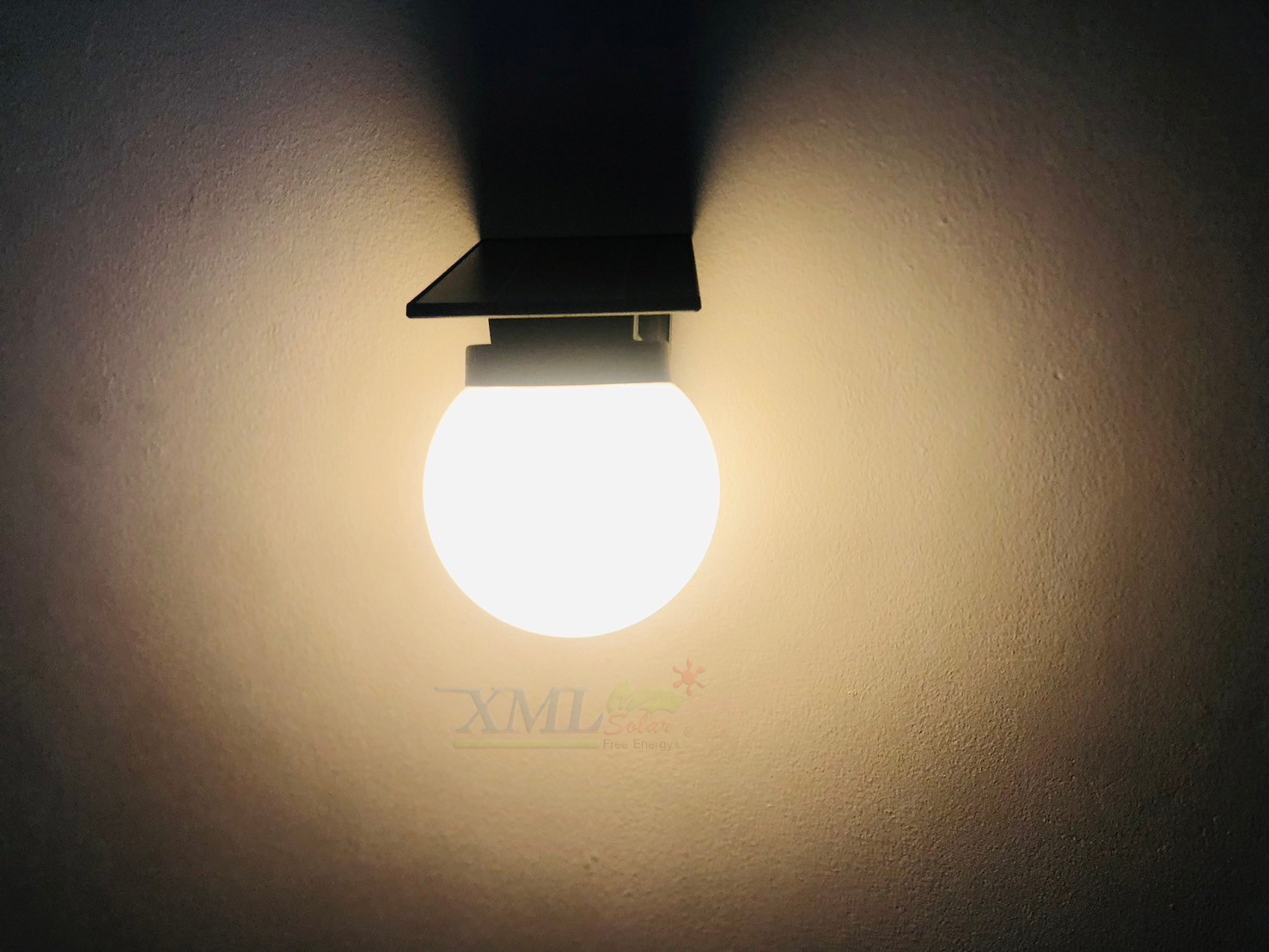 โคมไฟติดผนังโซล่าเซลล์ รุ่น MD-SOLAR-Q5001 (เปิดได้ 3 แสง)