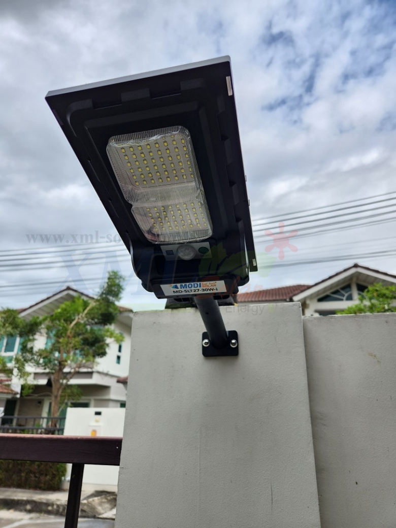ไฟถนนโซล่าเซลล์ รุ่น MD-SLT27-30W (ขาเหล็ก)(ระบบสว่างค้าง) ของแท้ แบรนด์ MODI XMLSOLAR