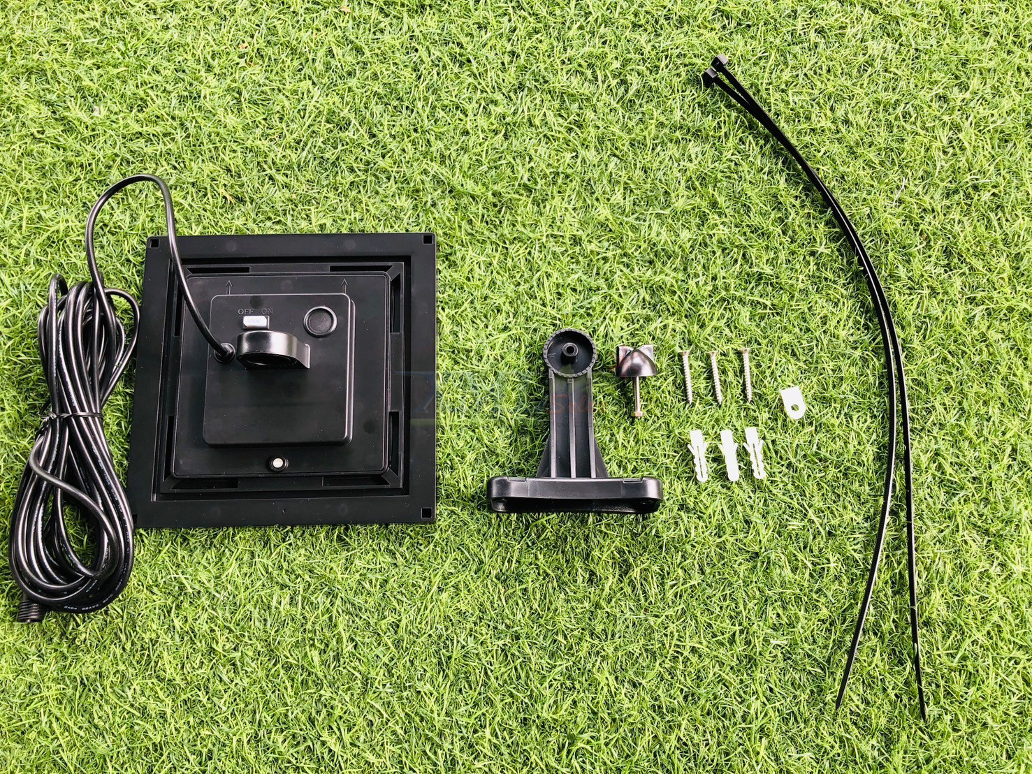 โคมไฟโซล่าเซลล์ ติดเพดาน รุ่น YL008-5A (แสง : เหลืองวอมไวท์)