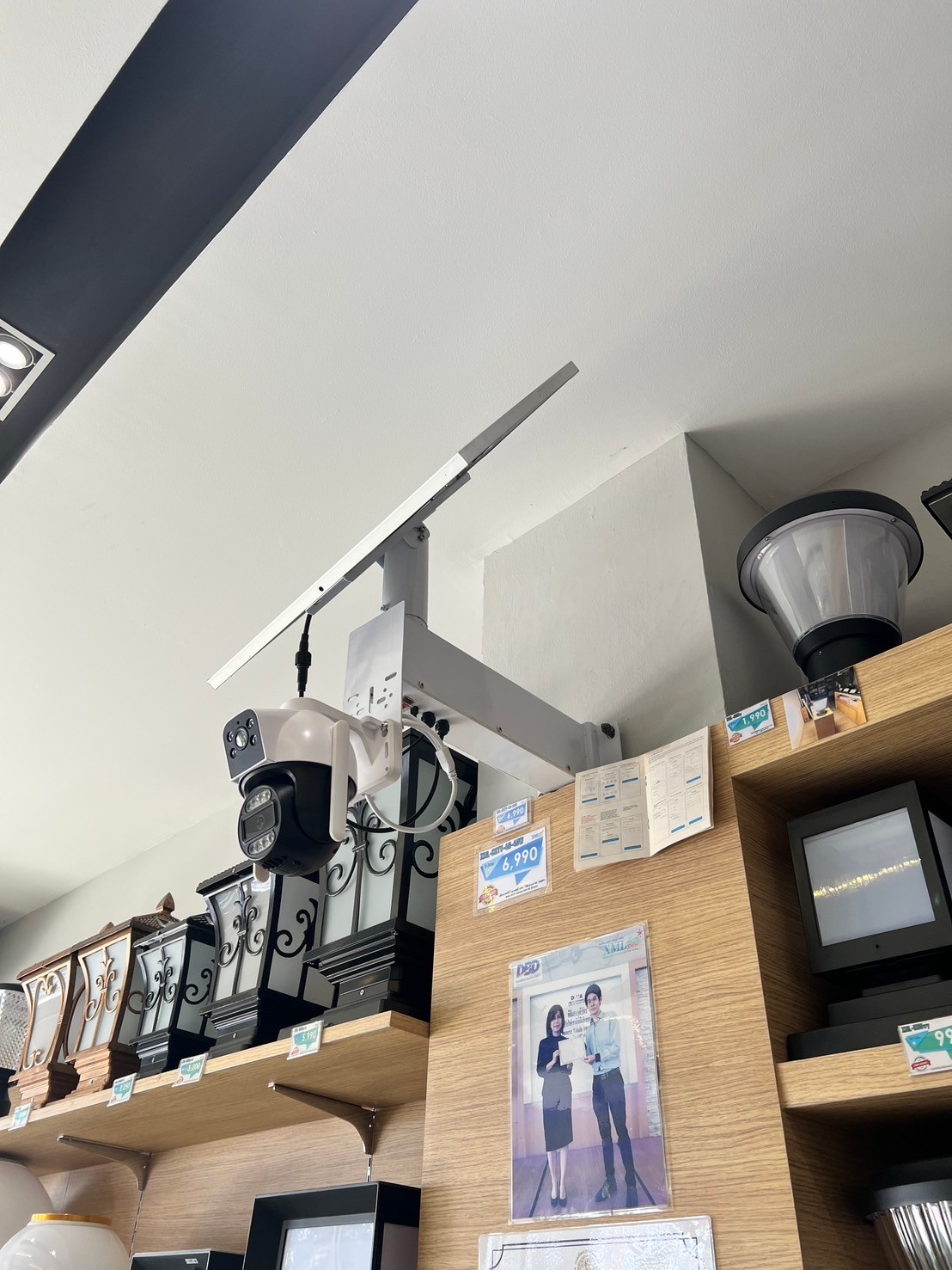 กล้องวงจรปิดโซล่าเซลล์ รุ่น 4G402HP09 (1080P) Solar CCTV Camera With 4G