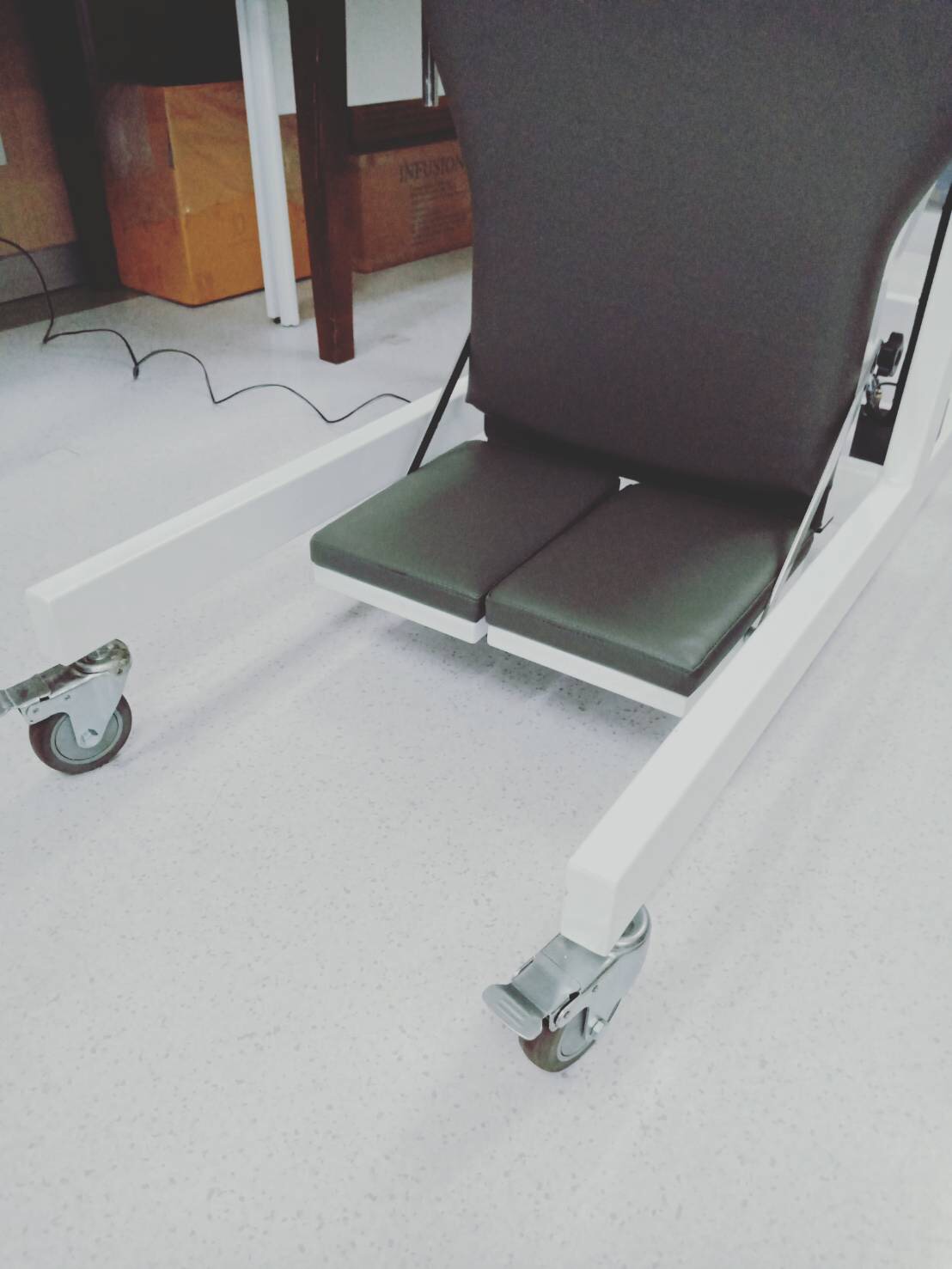 เตียงฝึกยืนไฟฟ้า Tilt table