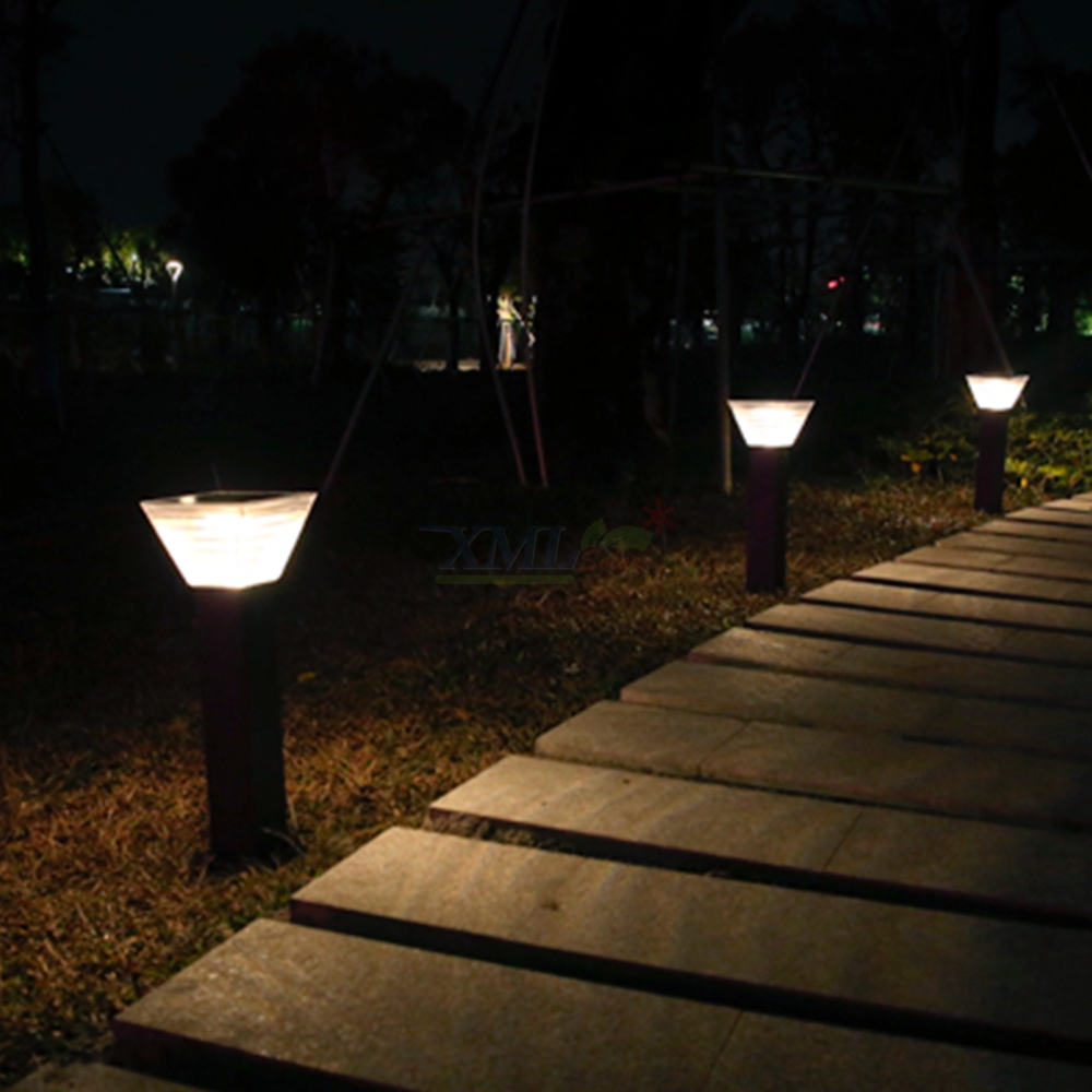 ไฟตั้งพื้นโซล่าเซลล์ ทรง พีระมิด สีดำ โคมใส (60 cm) (แสง : ขาว + เหลืองวอมไวท์)