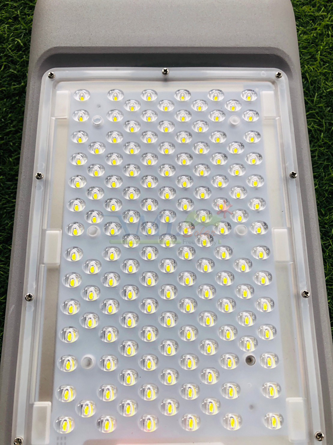 โคมไฟถนนโซล่าเซลล์ Series Y แผงเเยกโคมได้ (12800 Lumens + แผง 200 W) (แสง : ขาว)