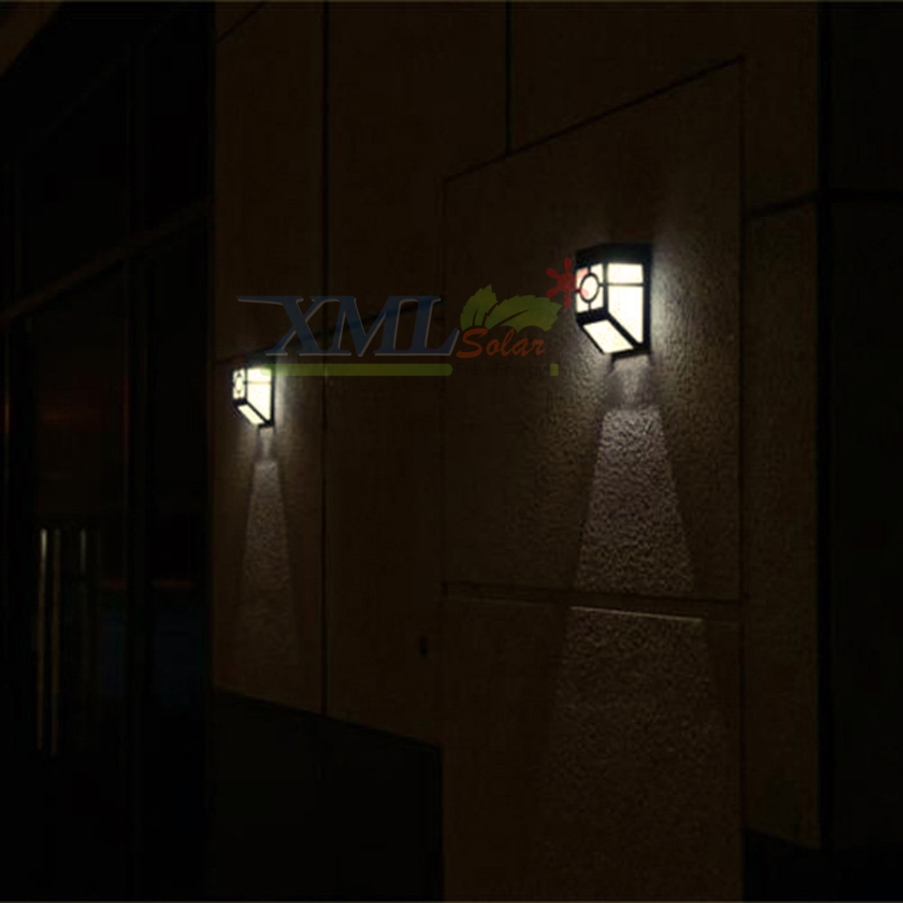 โคมไฟโซล่าเซลล์ ติดผนัง 2 LED ทรง ญี่ปุ่น (เเสง : เหลืองวอมไวท์)