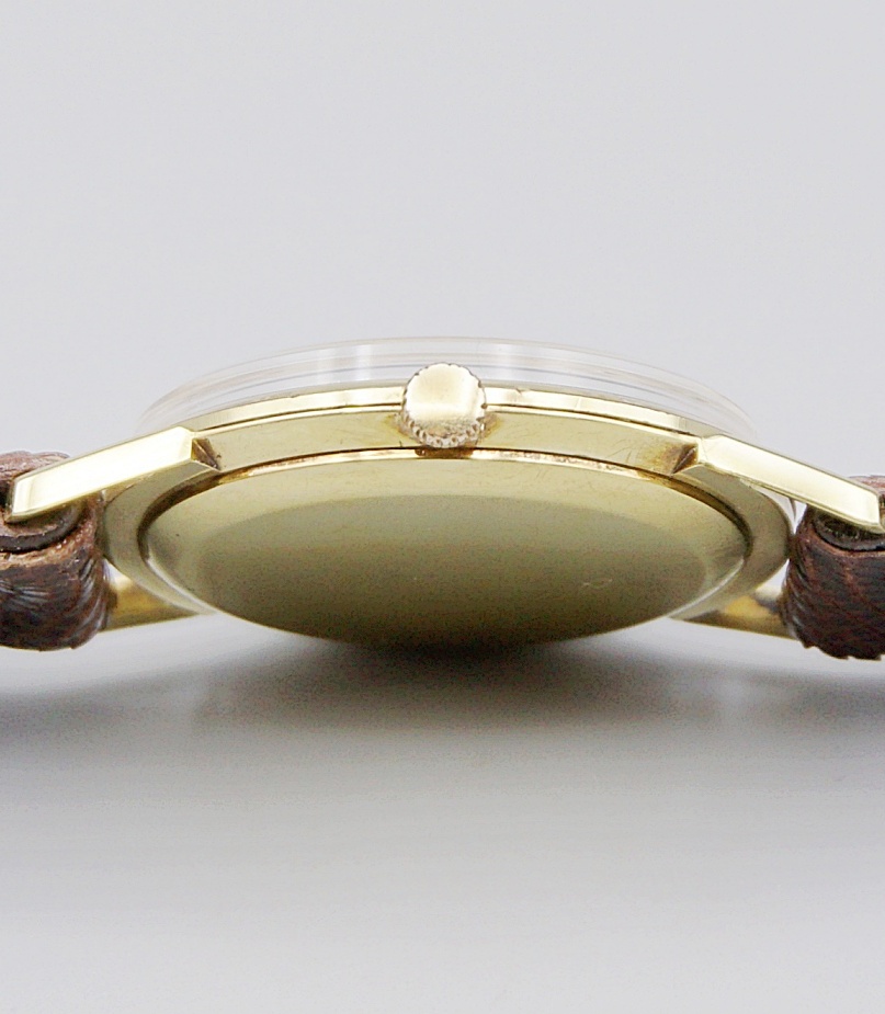 นาฬิกาเก่า DESTA ไขลานสองเข็มครึ่ง