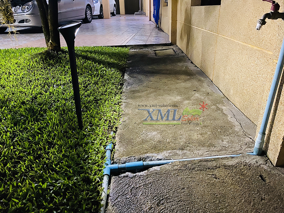 ไฟปักสนามโซล่าเซลล์ ทรงไม้เท้า + Motion sensor (เเสง : ขาว)(1 แถม 1)