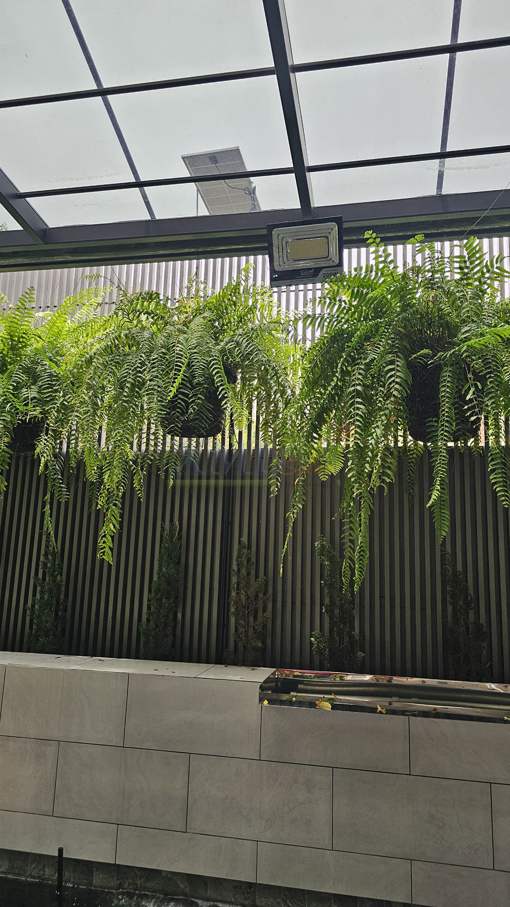 ไฟสปอตไลท์โซล่าเซลล์ 200 Watt กล่องสีน้ำตาล (เปิดได้ 3 แสง)