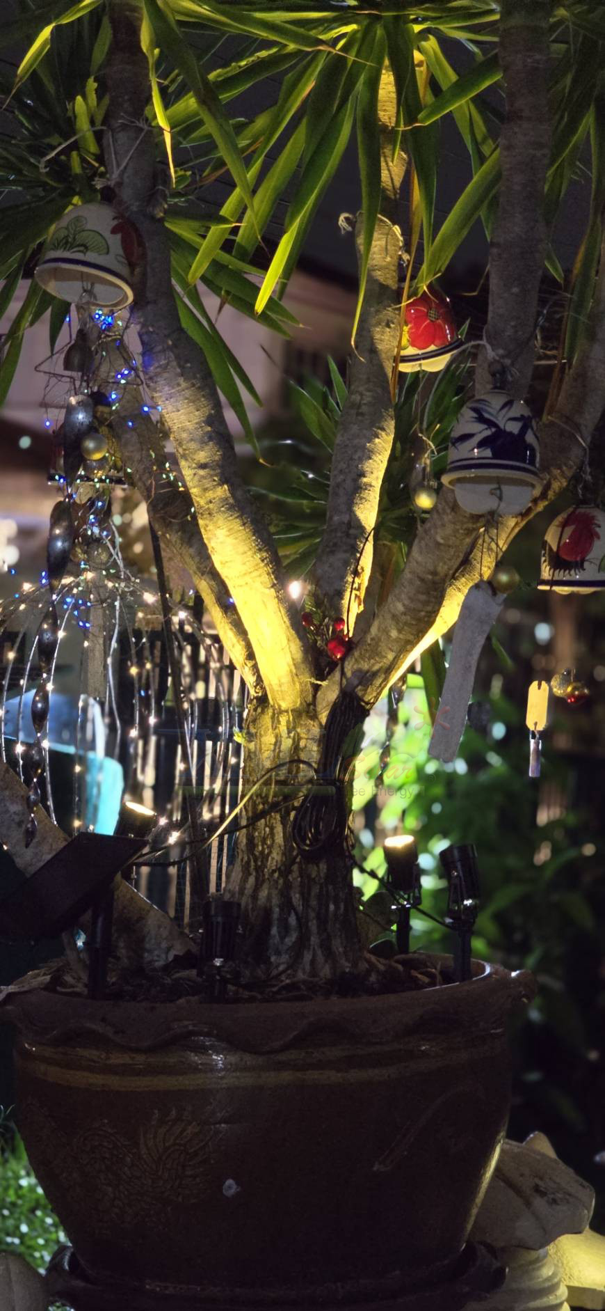 สปอร์ตไลท์ปักสนามโซล่าเซลล์ DC-11S รุ่น 4 หัว สาย 3 เมตร (หัวเล็ก)(แสง : เหลืองวอมไวท์)