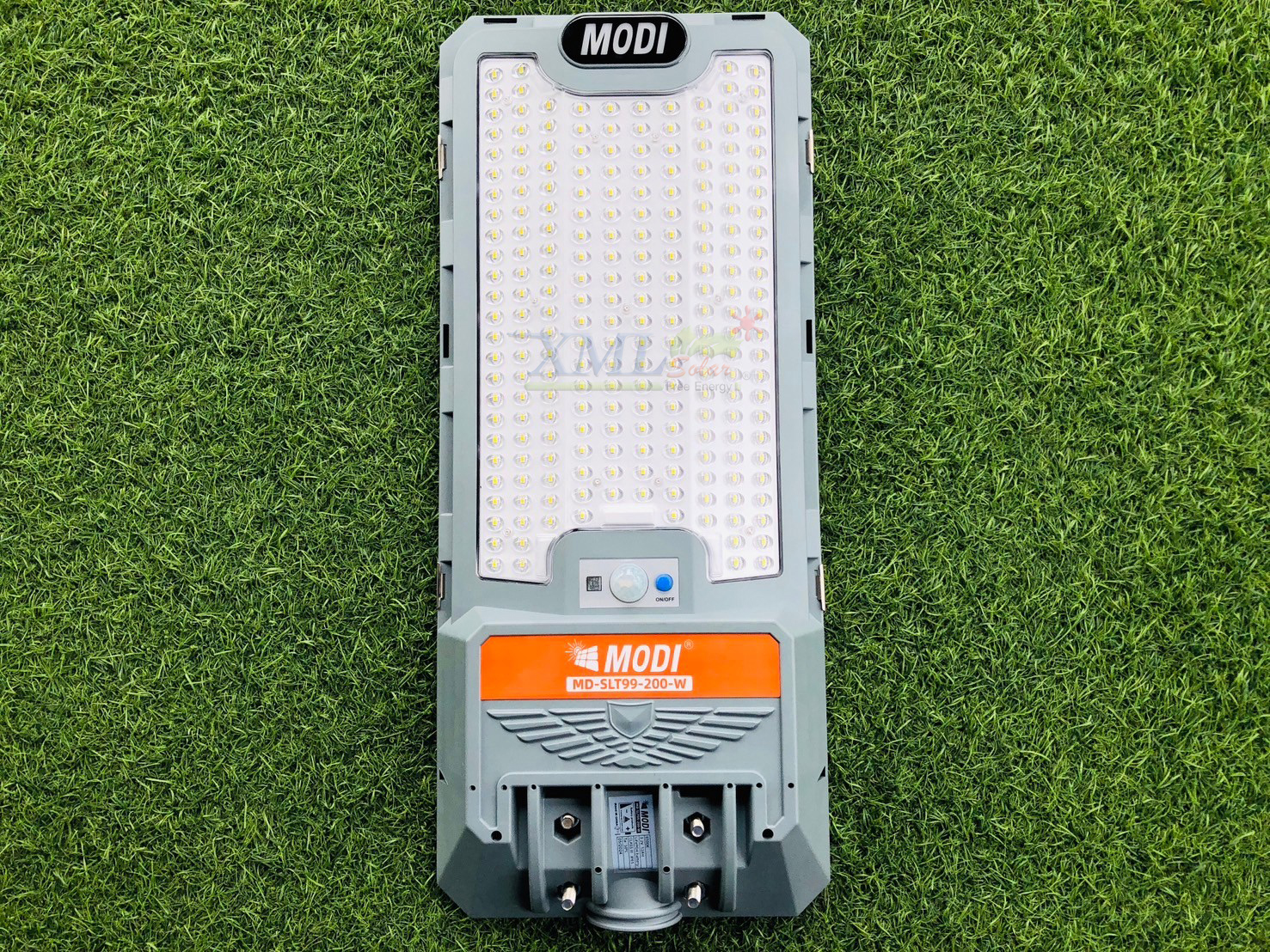 โคมไฟถนนโซล่าเซลล์ 200W รุ่น MD-SLT99-200W (แสง : ขาว)