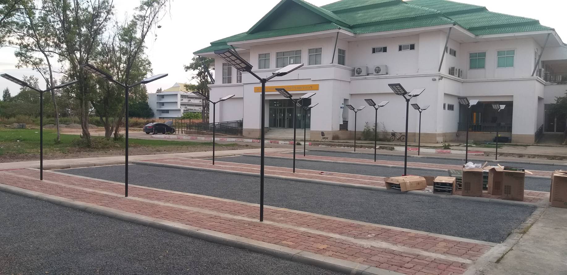 โคมไฟถนนโซล่าเซลล์ รุ่น ECO-BM24 15000W (24 ช่อง)(แสง : ขาว)