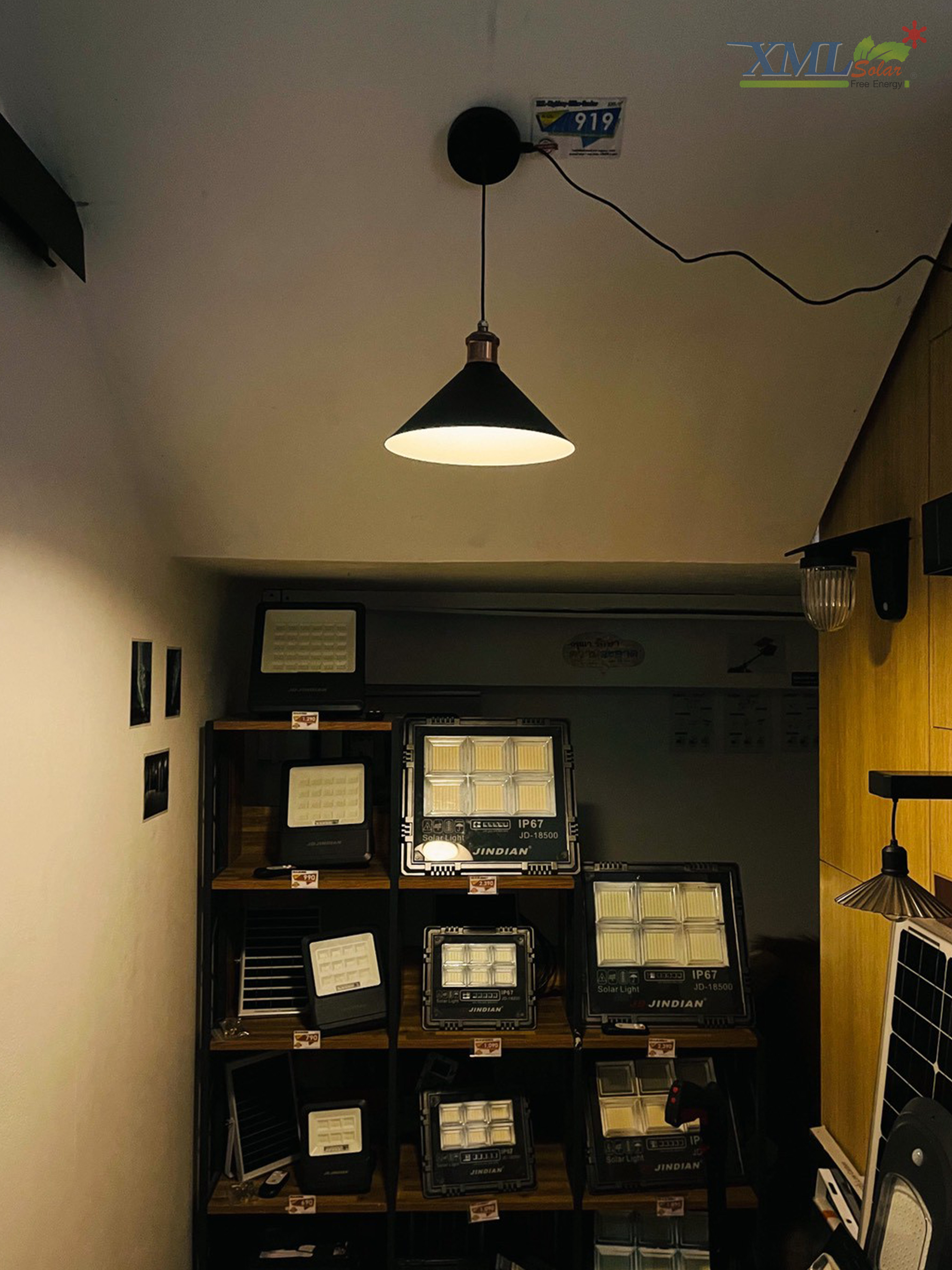 โคมไฟโซล่าเซลล์ ติดเพดาน รุ่น LSXML-241-A (เปิดได้ 2 แสง)