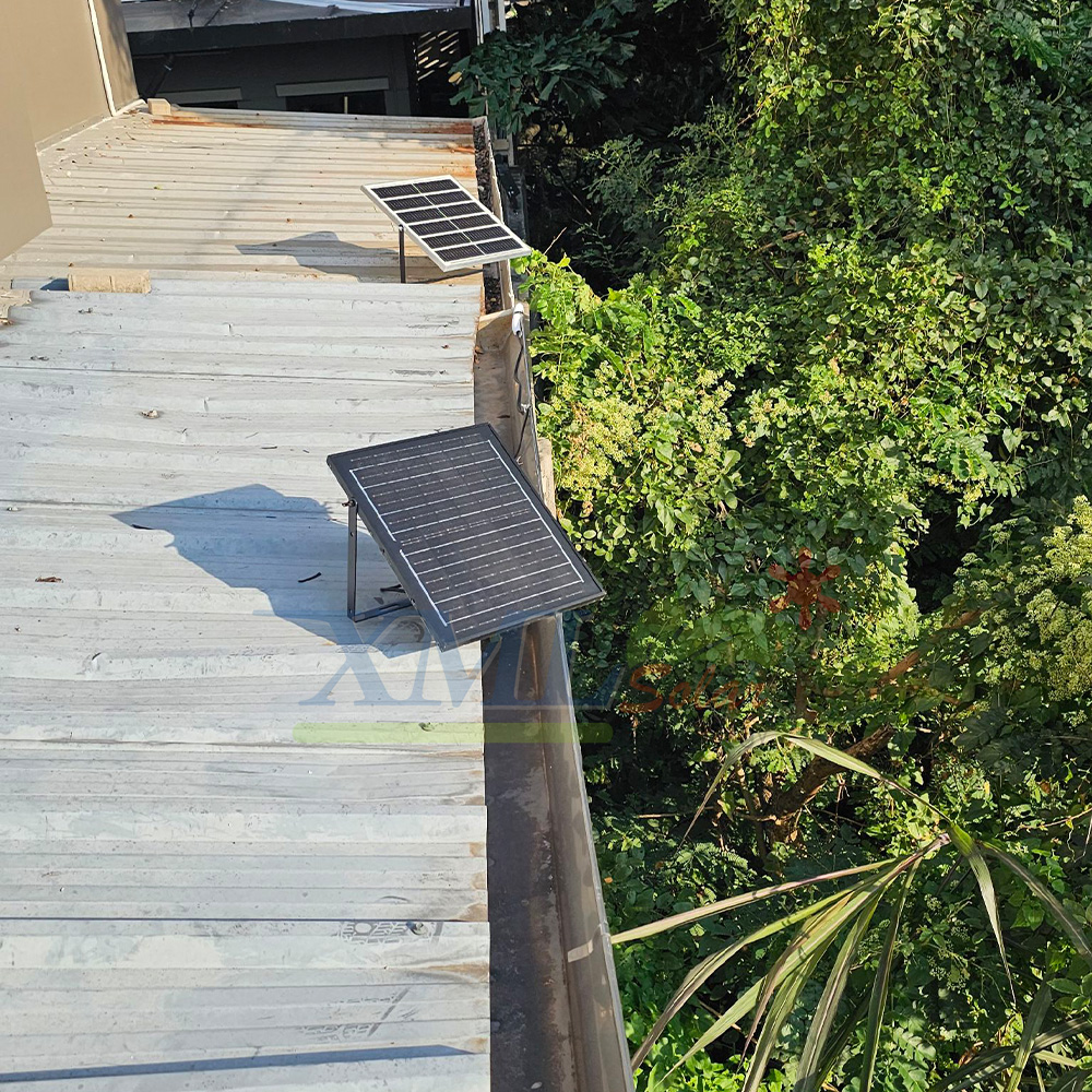 ไฟสปอตไลท์โซล่าเซลล์ 100 Watt กล่องสีน้ำตาล (เปิดได้ 3 แสง)