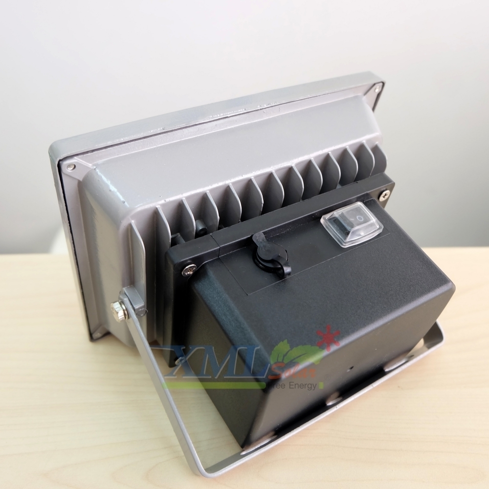 ไฟสปอตไลท์โซล่าเซลล์ รุ่น 30 Watt (เเสง : เหลืองวอมไวท์)