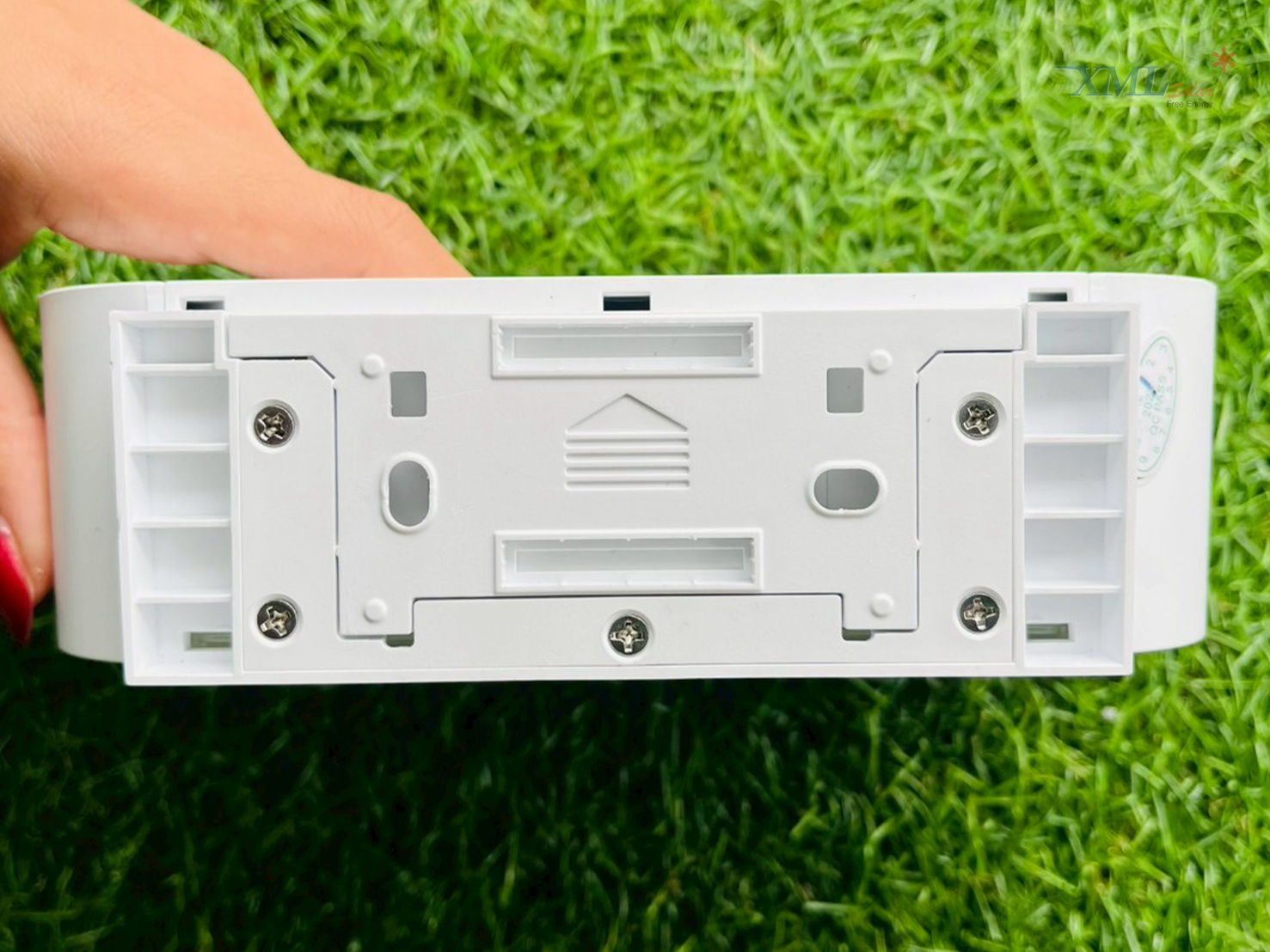 โคมไฟติดผนังโซล่าเซลล์ รุ่น LSXML-243 (เเสง : คลูไวท์)