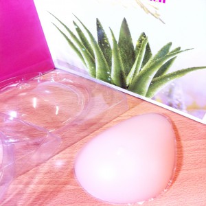 ซิลิโคนสำหรับคนผ่าตัดมะเร็งเต้านมทรงหยดน้ำขนาด 250g กว้าง 10cm ยาว 14cm สูง 6cm ราคาข้างละ 1,200 บาทค่ะ