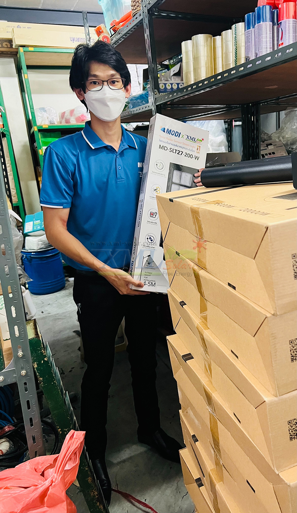 โคมไฟถนนโซล่าเซลล์ Modi x XML-Solar 200W (แสง : ขาว)(Motion sensor)