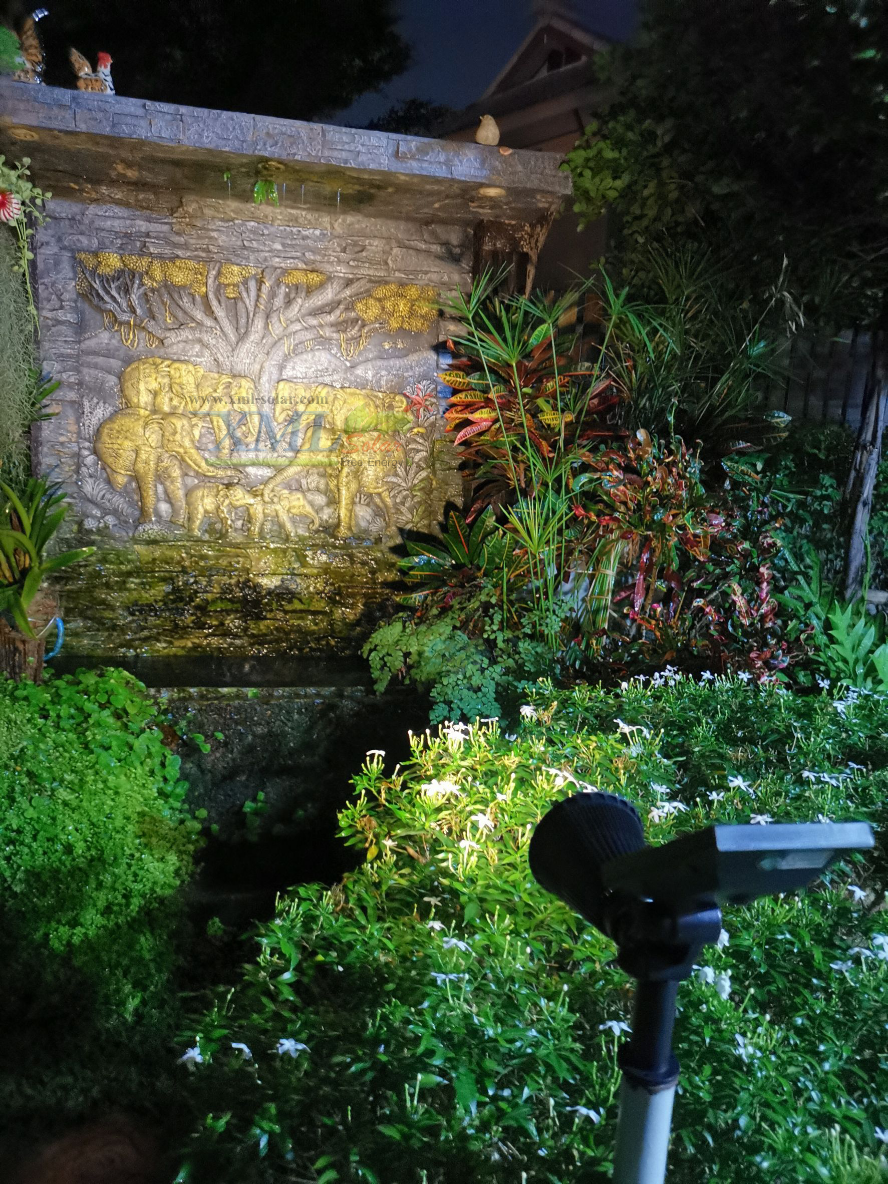 สปอร์ตไลท์ปักสนามโซล่าเซลล์ 7 LED(super bright) (เเสง : เหลืองวอมไวท์)