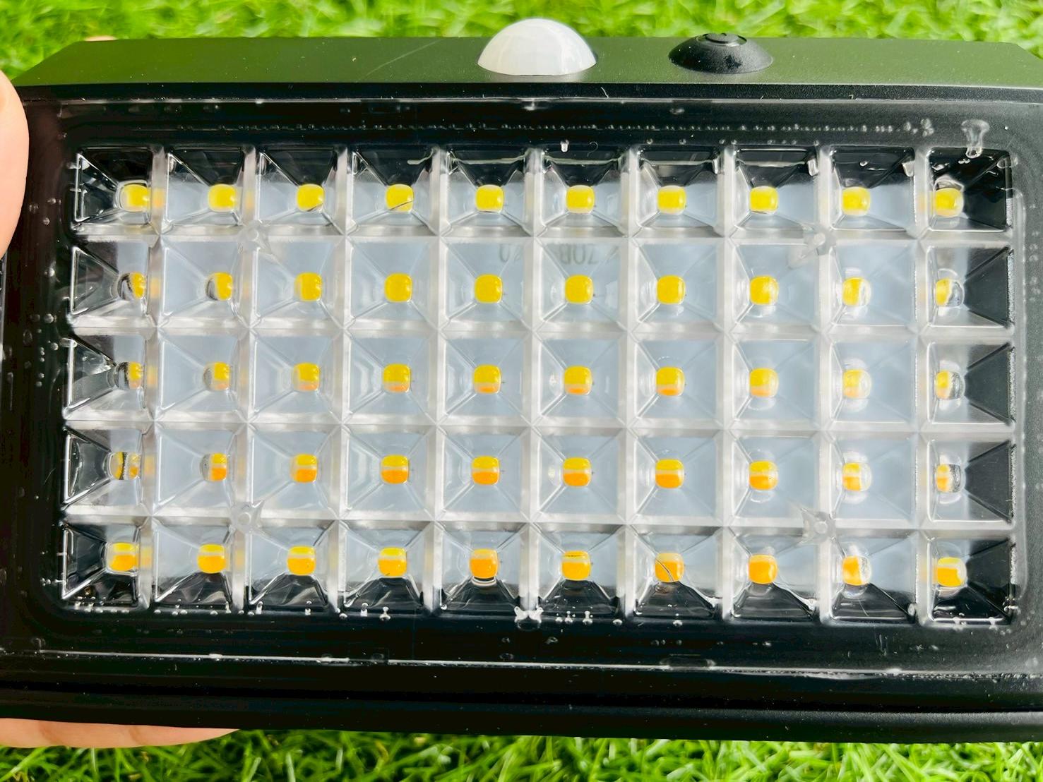 ไฟติดผนังโซล่าเซลล์ รุ่น TB-2768 (เปิดได้ 2 แสง)